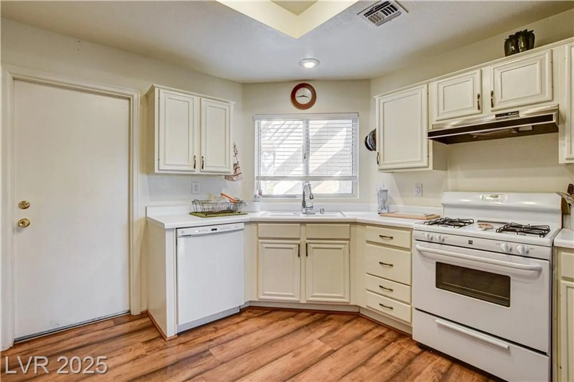 Property Slideshow image 15 of 21 | 9061 gemstone dr, Las Vegas, NV, 89134