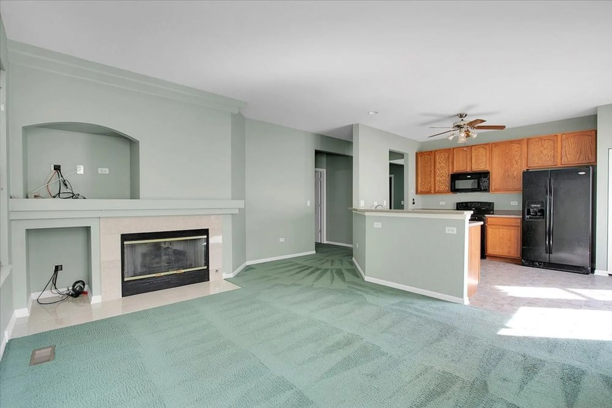 Property Slideshow image 9 of 28 | 16012 carillon lakes ct, Crest Hill, IL, 60403