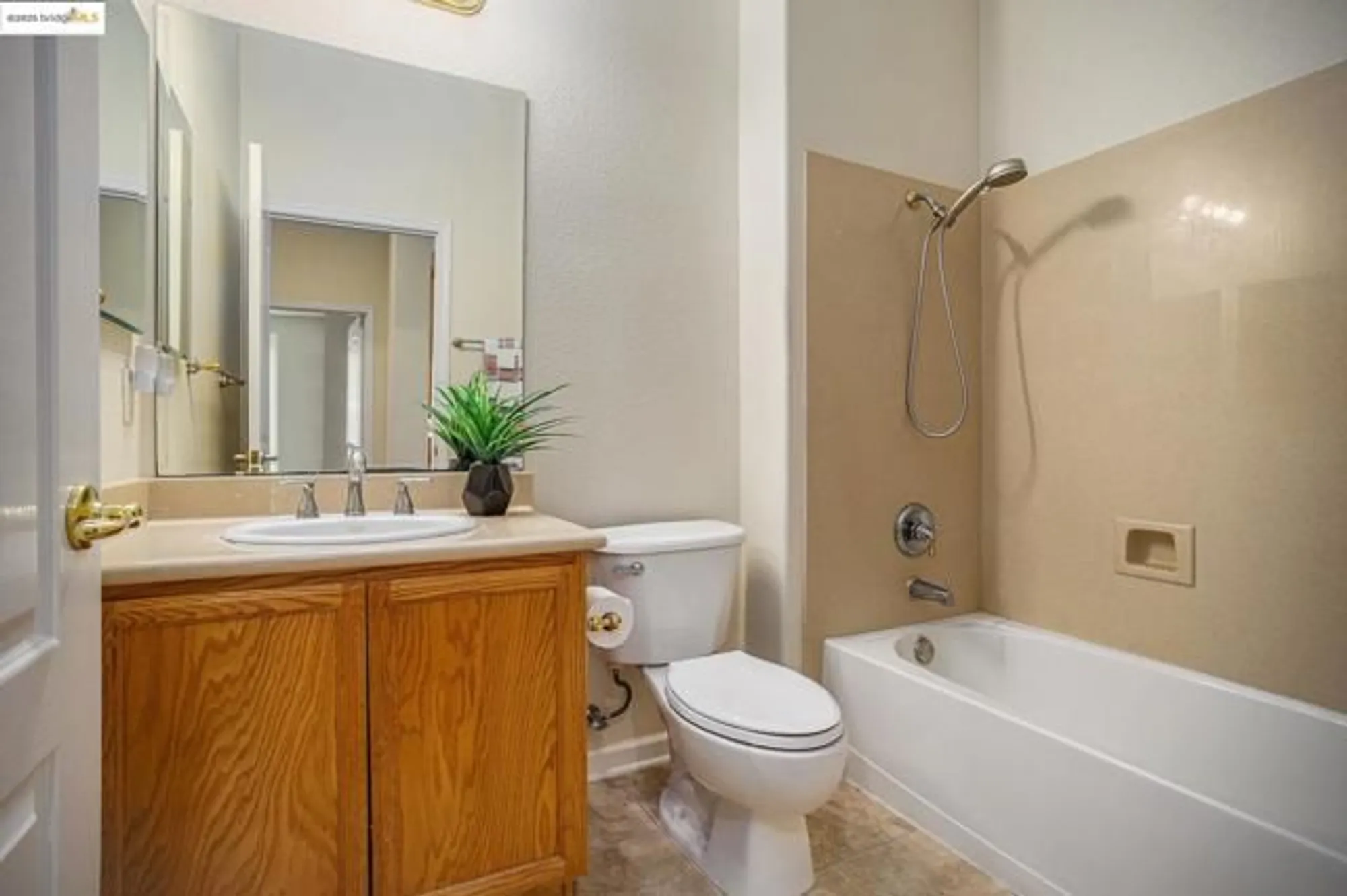 Property Slideshow image 24 of 48 | 1012 centennial dr, Brentwood, CA, 94513