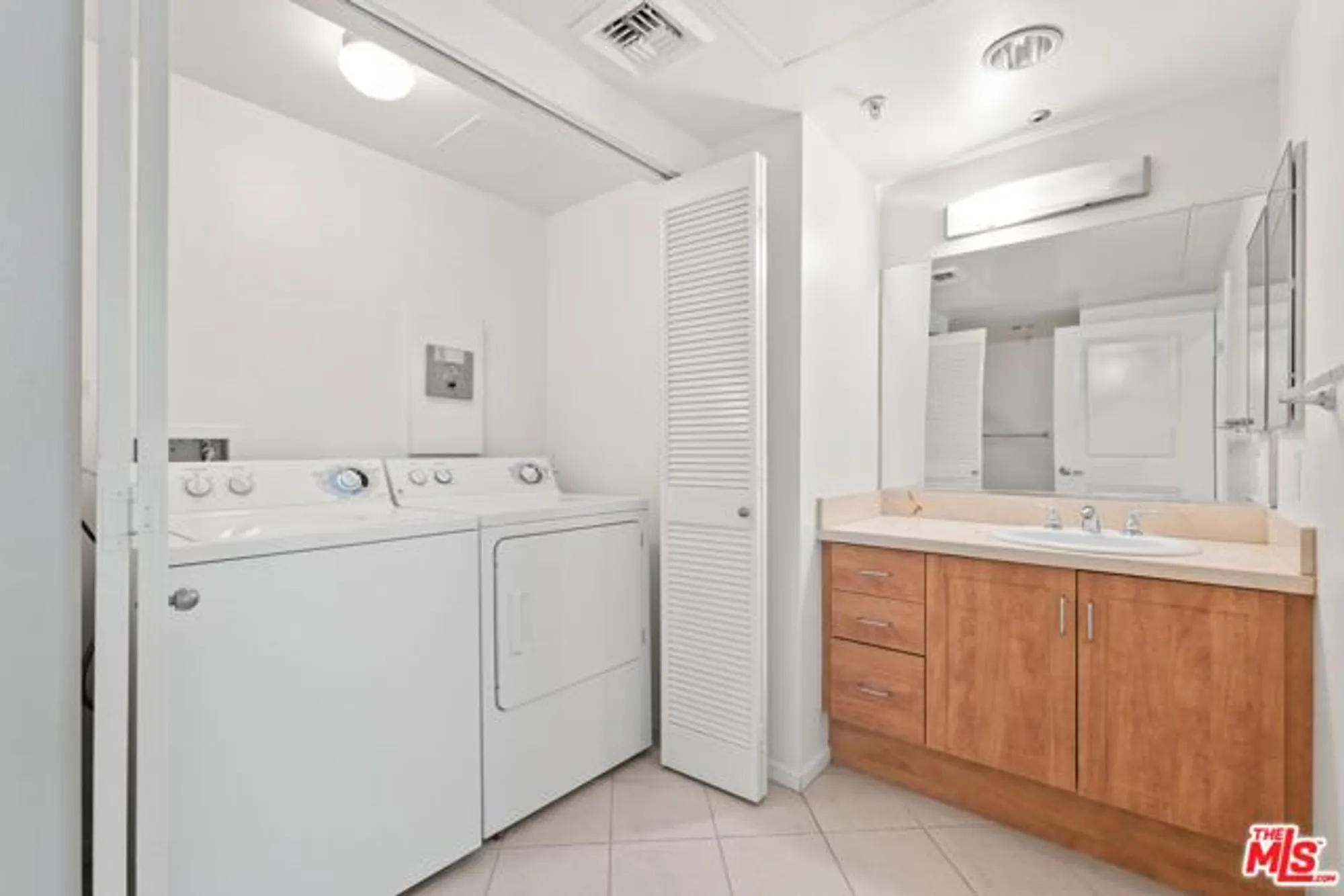 Property Slideshow image 27 of 41 | 267 s san pedro st unit 211, Los Angeles, CA, 90012