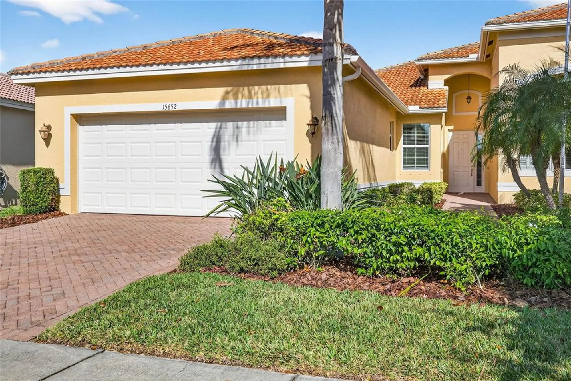 Property Slideshow image 2 of 64 | 15652 aurora lake cir, Wimauma, FL, 33598