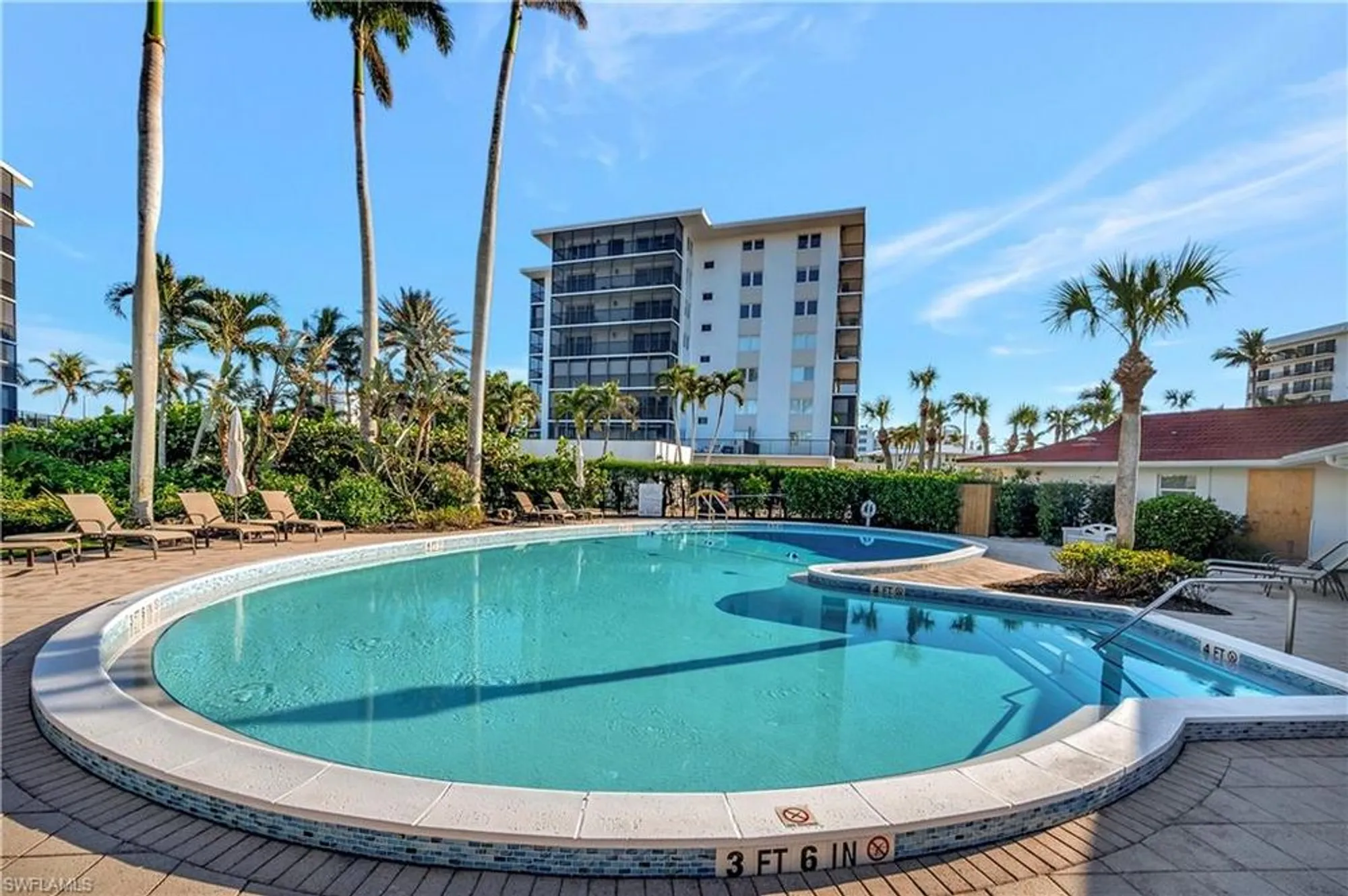 Property Slideshow image 24 of 28 | 2246 gulf shore blvd l2, Naples, FL, 34102