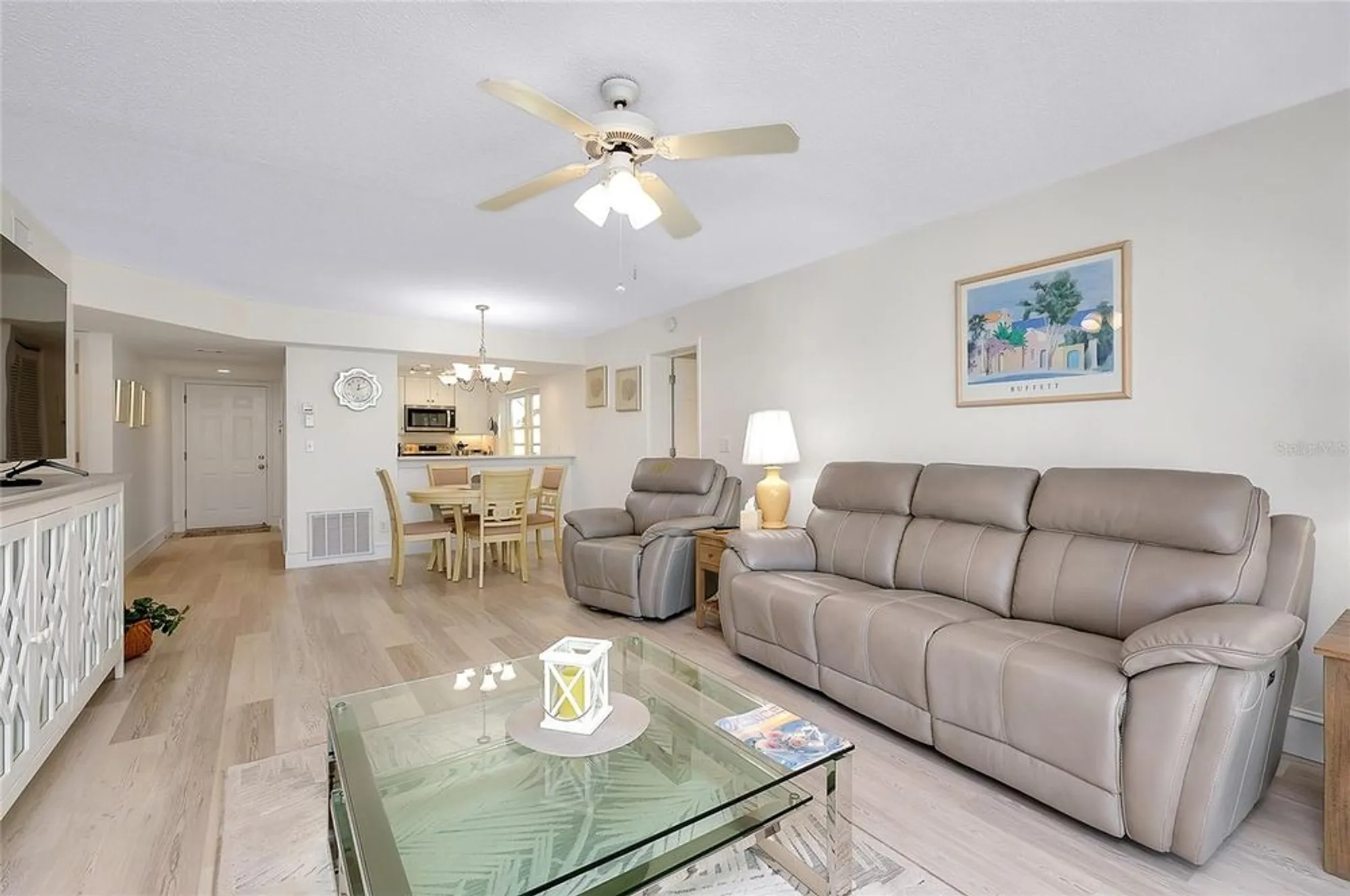 Property Slideshow image 16 of 68 | 433 cerromar ln 430, Venice, FL, 34293