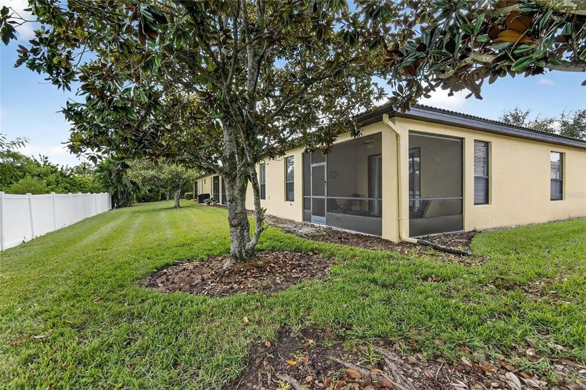 Property Slideshow image 46 of 58 | 307 bluewater falls ct, Apollo Beach, FL, 33572