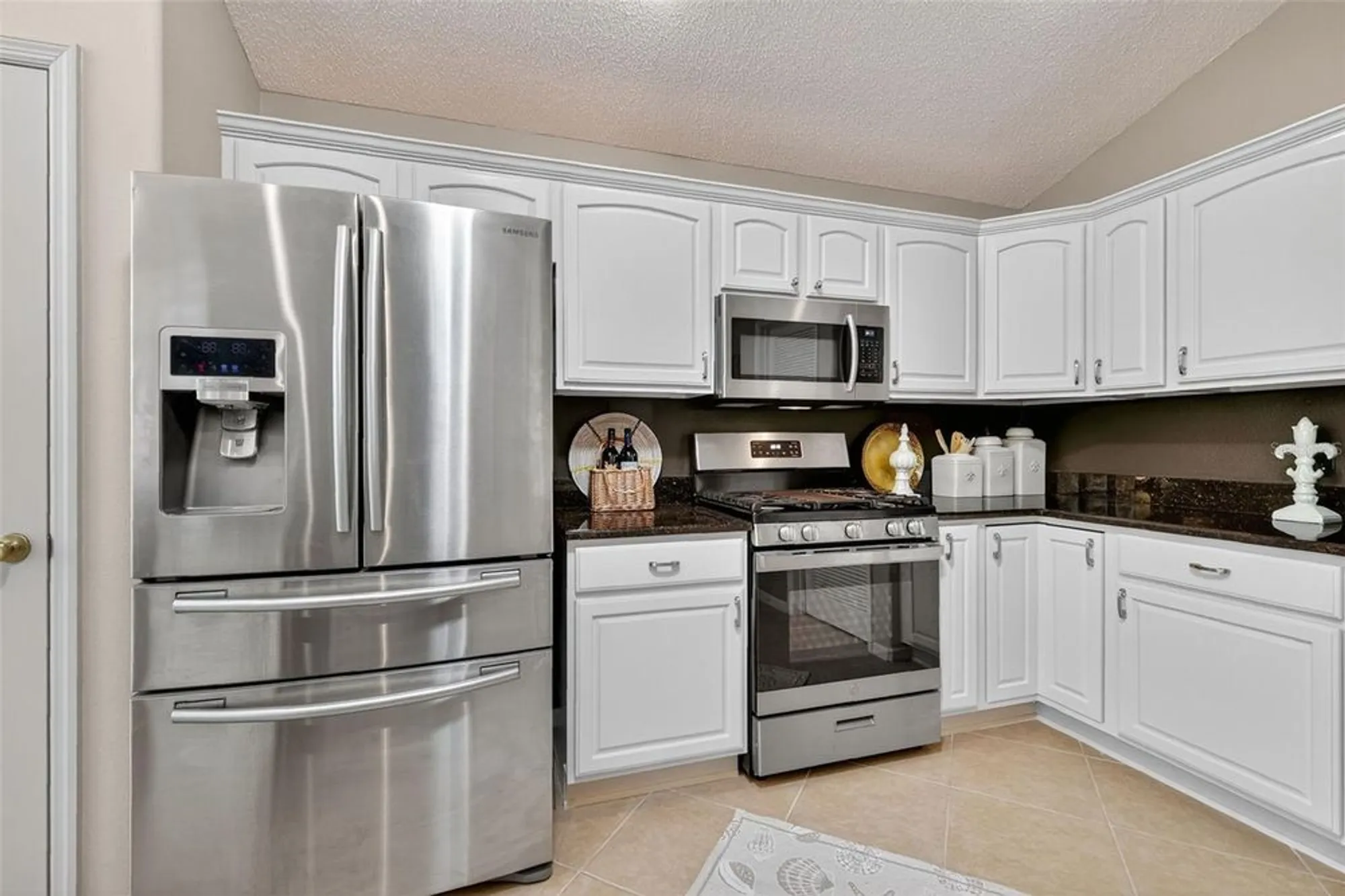 Property Slideshow image 10 of 34 | 17285 se 85th willowick cir, The Villages, FL, 32162