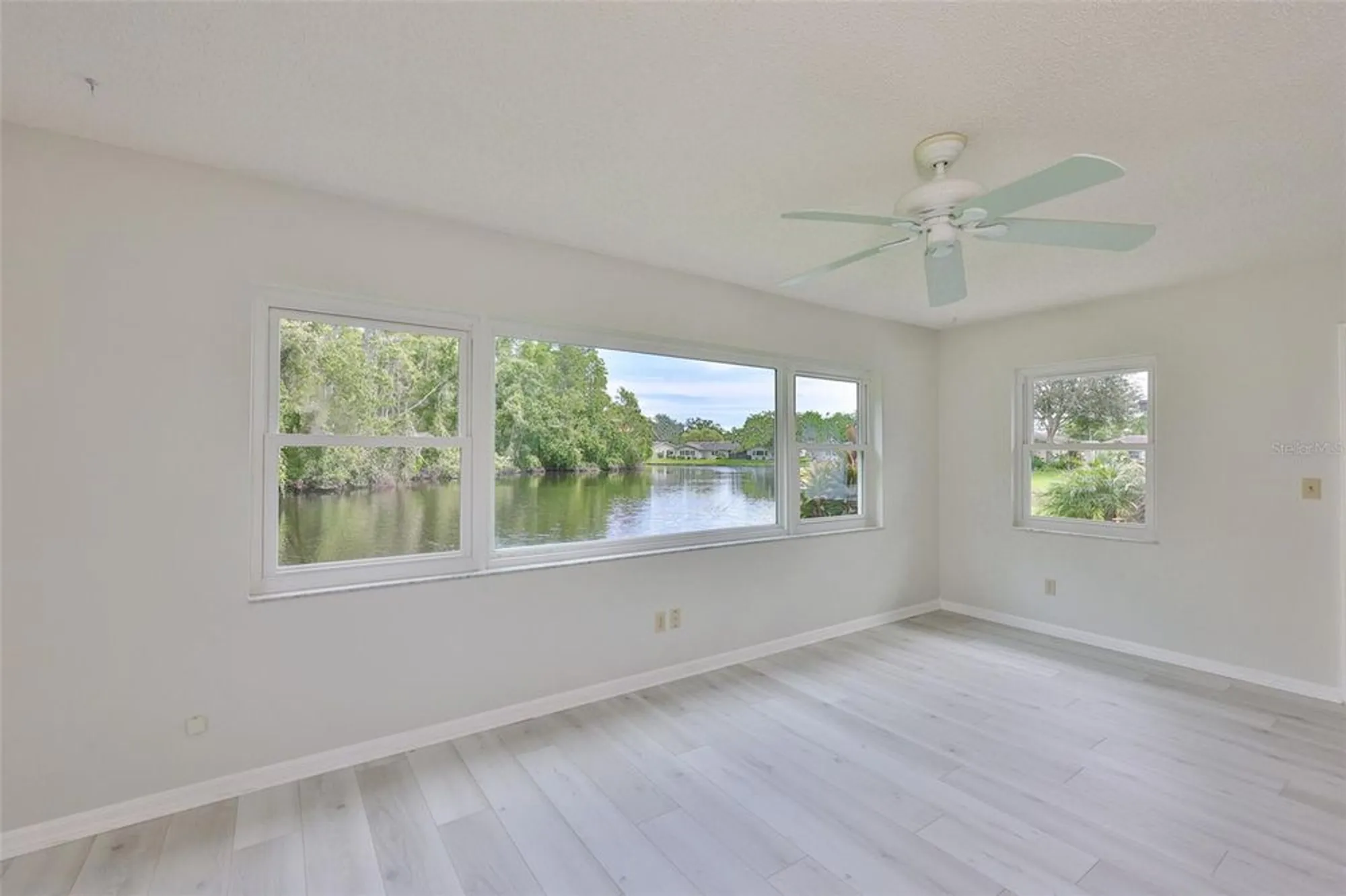 Property Slideshow image 8 of 45 | 2026 hawkhurst cir, Sun City Center, FL, 33573