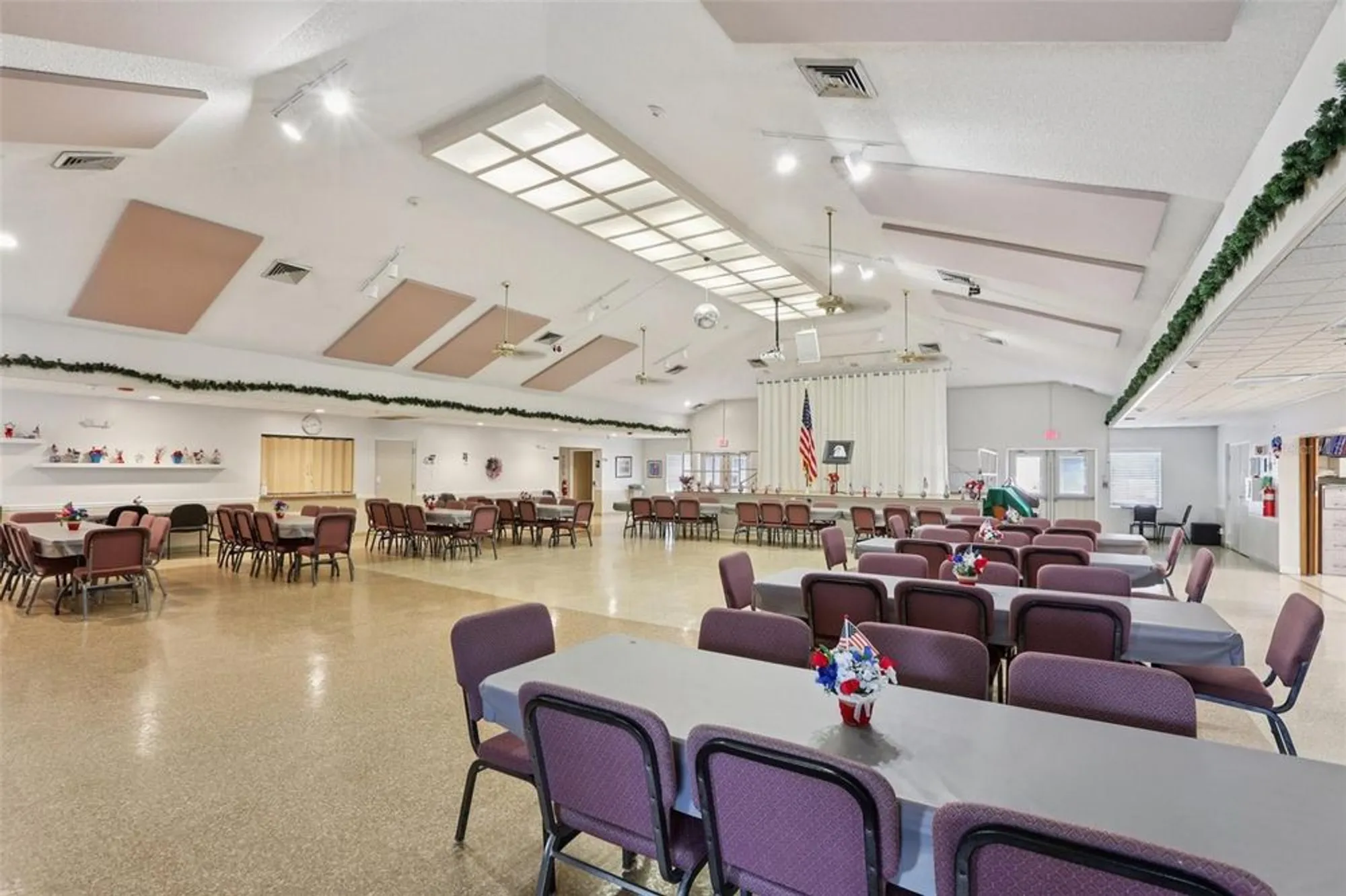 Property Slideshow image 33 of 42 | 4933 colonnades cir, Lakeland, FL, 33811