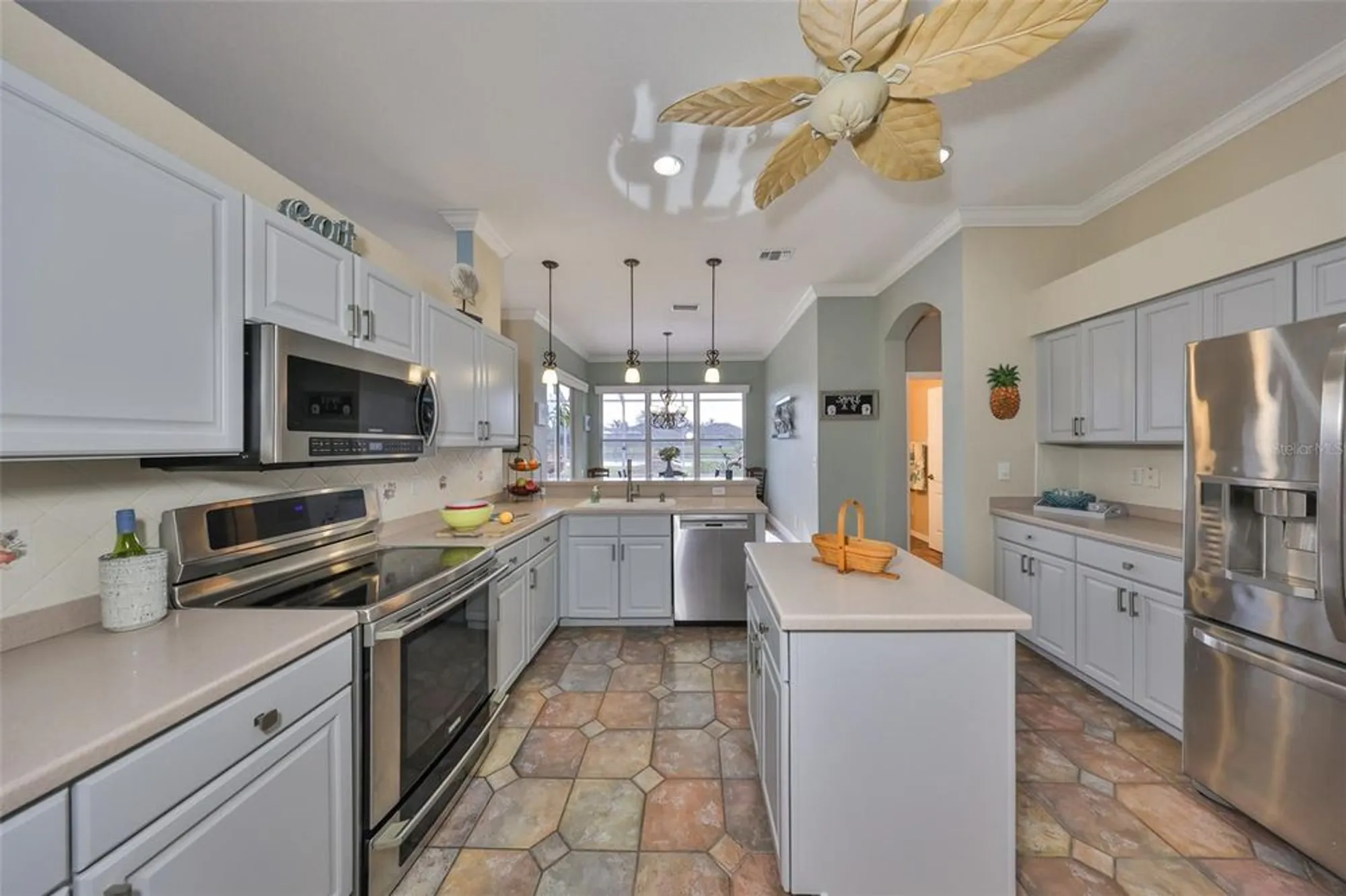 Property Slideshow image 15 of 51 | 1123 signature dr, Sun City Center, FL, 33573