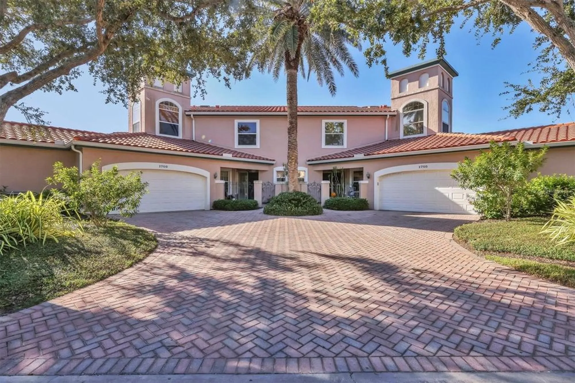 Property Slideshow image 3 of 71 | 1703 starling dr # 1703, Sarasota, FL, 34231