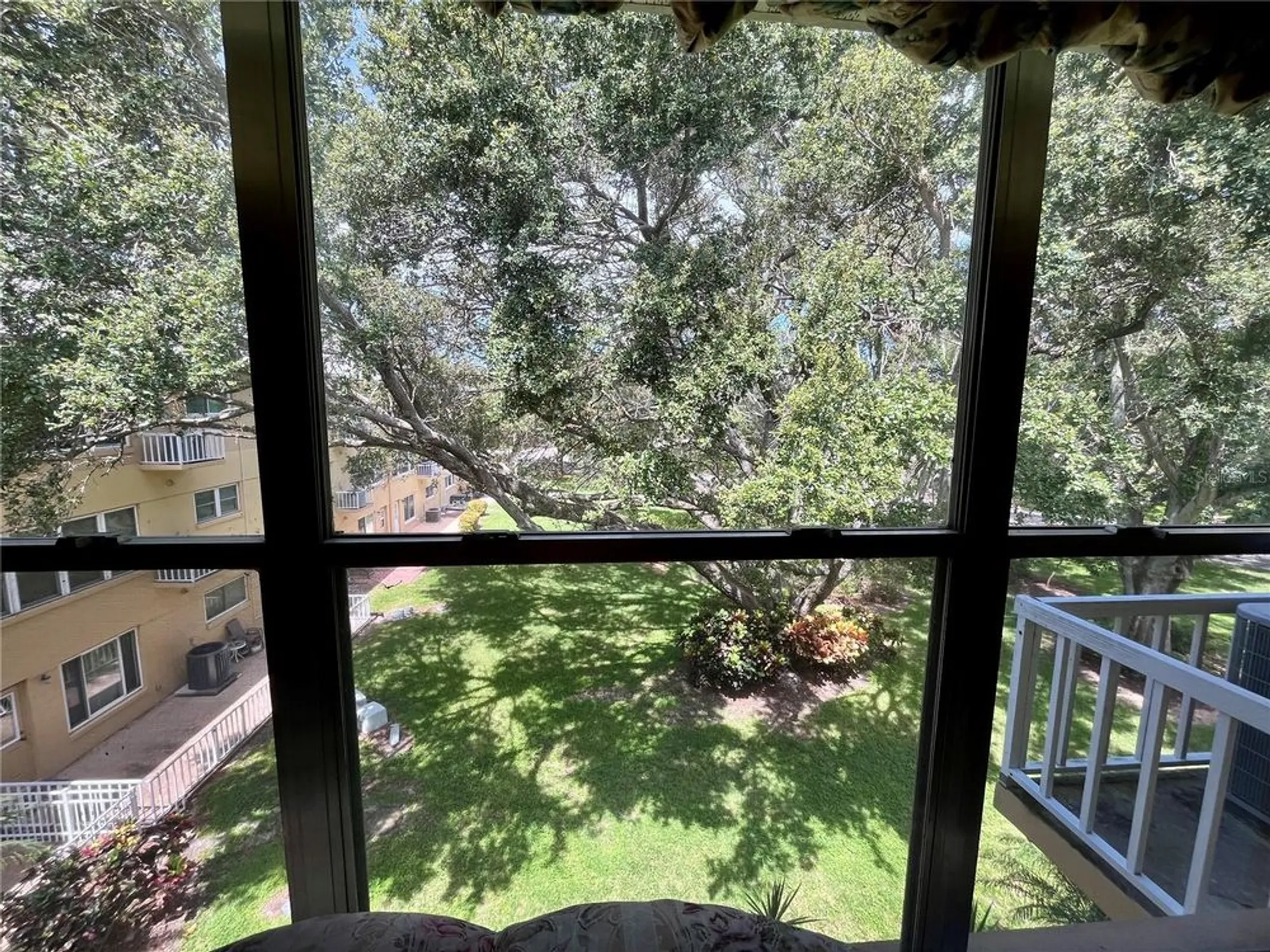 Property Slideshow image 15 of 52 | 2220 spanish dr 54, Clearwater, FL, 33763