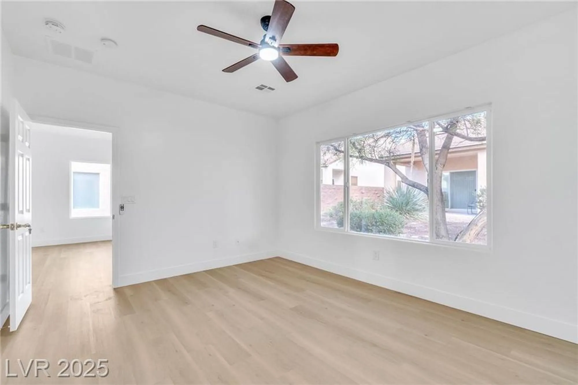 Property Slideshow image 13 of 32 | 3508 kittiwake rd, North Las Vegas, NV, 89084