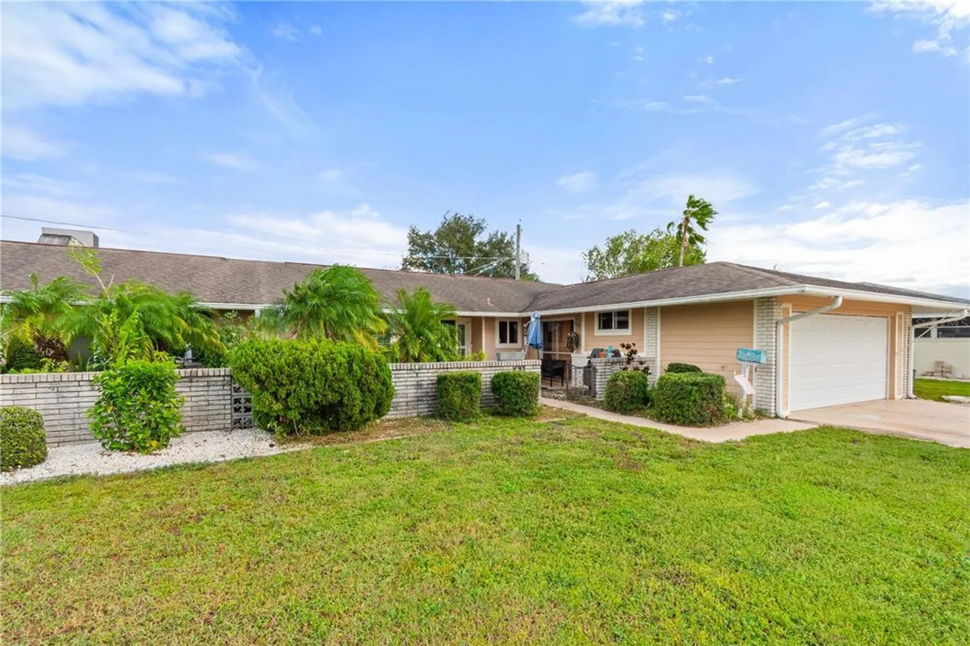 Property Slideshow image 2 of 27 | 1503 n pebble beach blvd, Sun City Center, FL, 33573