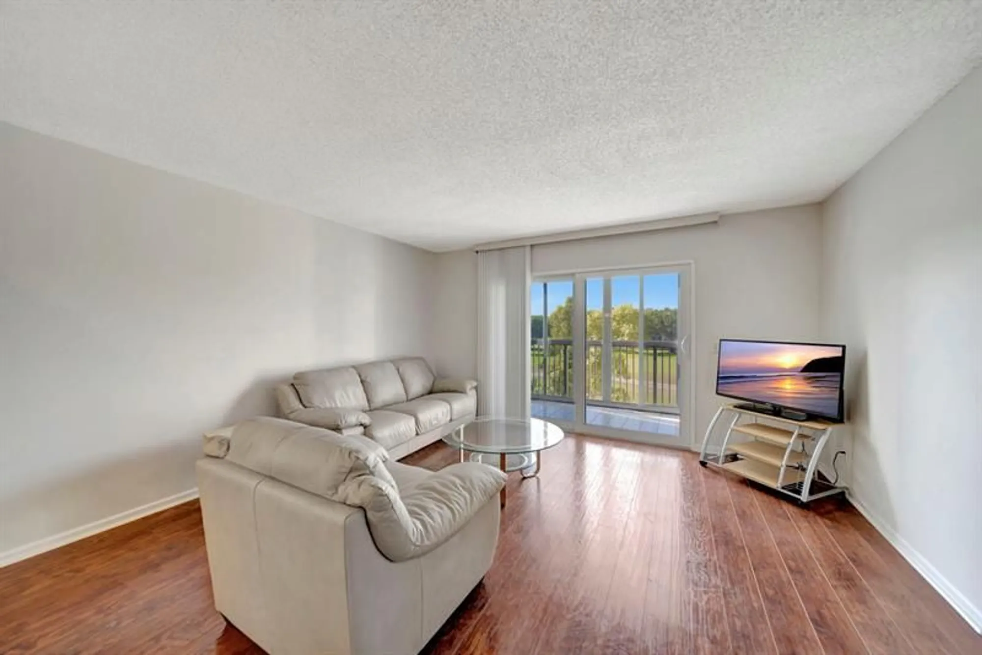 Property Slideshow image 14 of 54 | 900 sw 128th ave, Pembroke Pines, FL, 33027