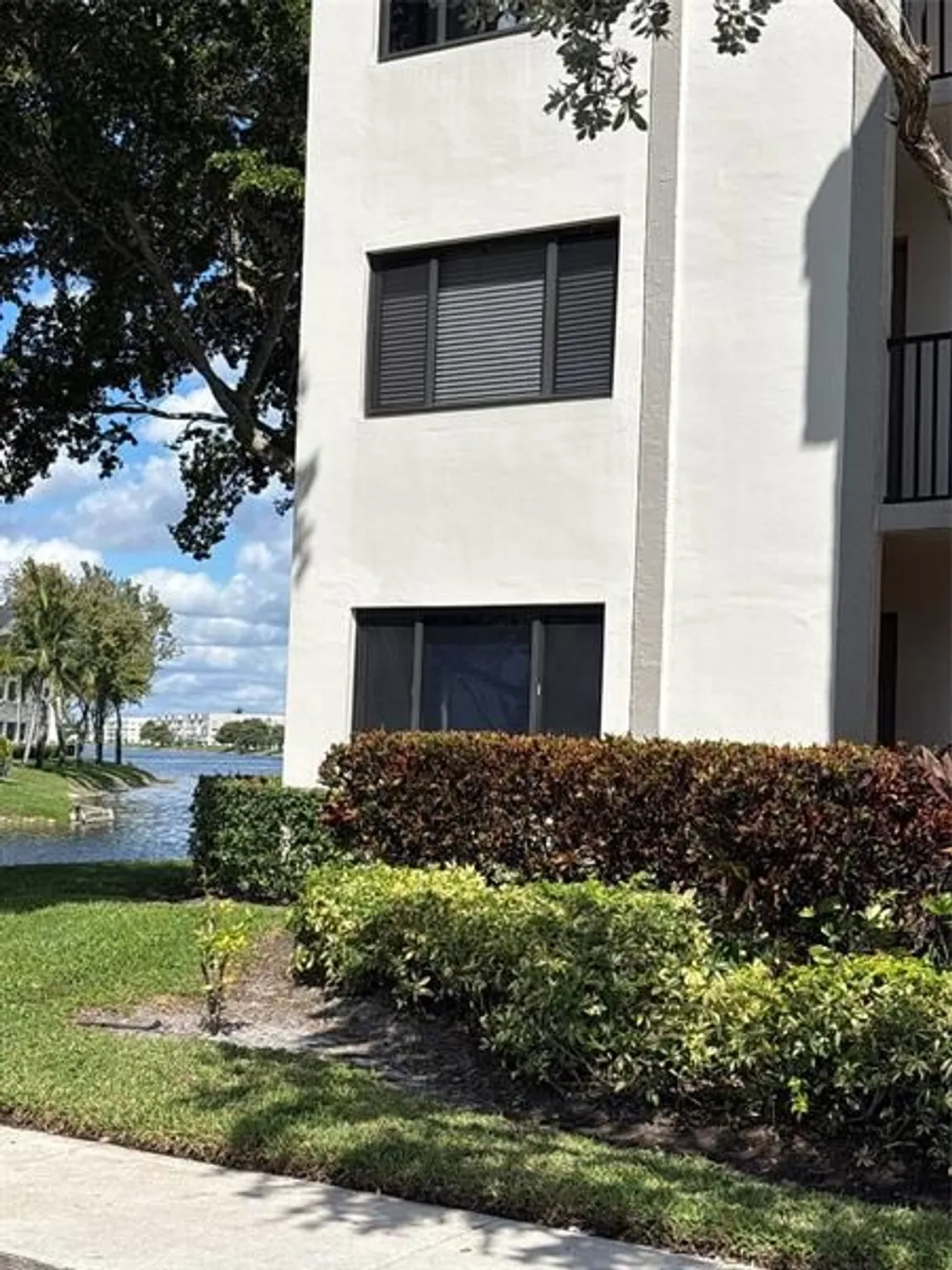 Property Slideshow image 3 of 27 | 10724 w clairmont cir # 10724, Tamarac, FL, 33321