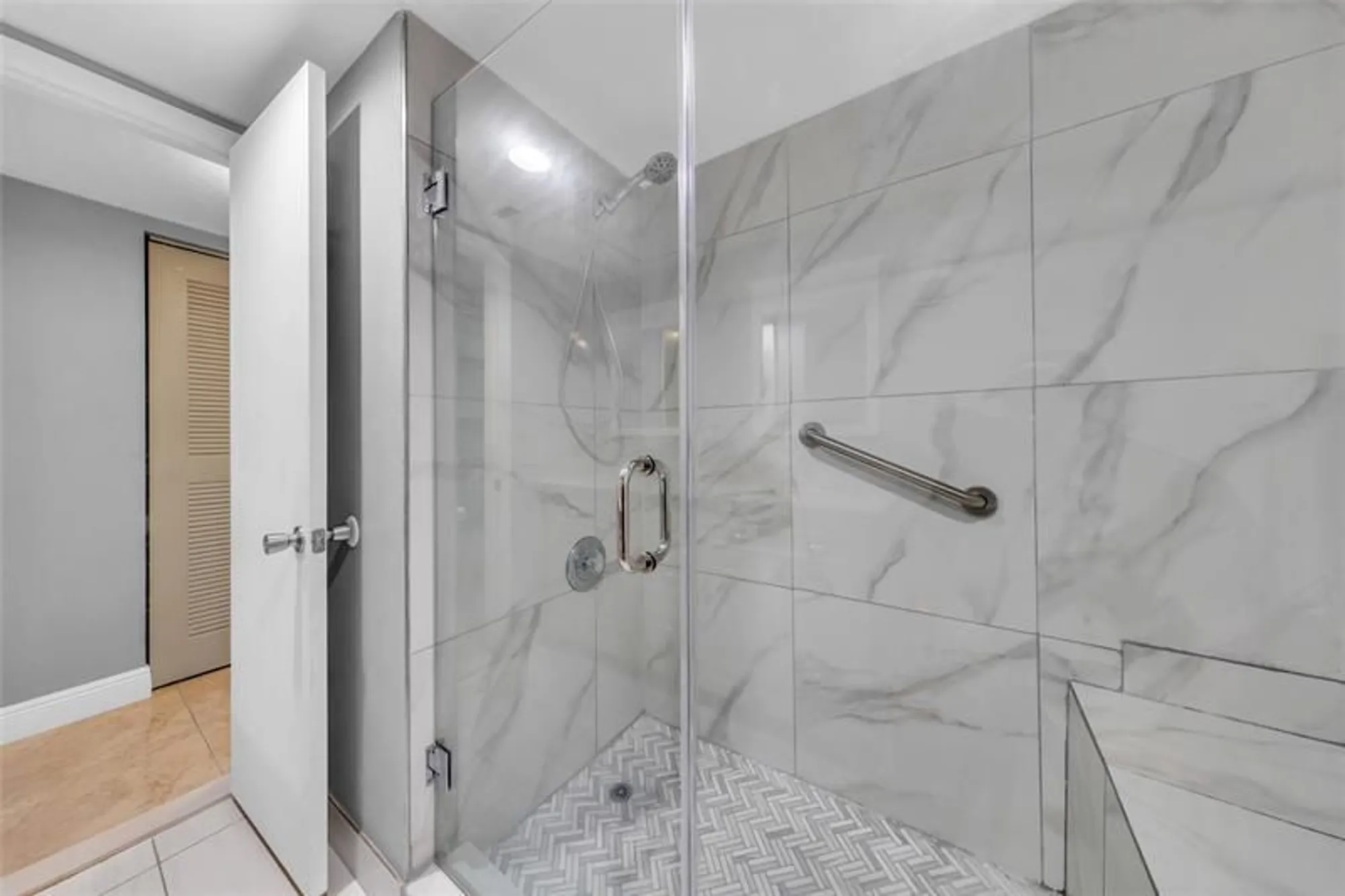 Property Slideshow image 24 of 43 | 7466 ashmont cir # 303, Tamarac, FL, 33321