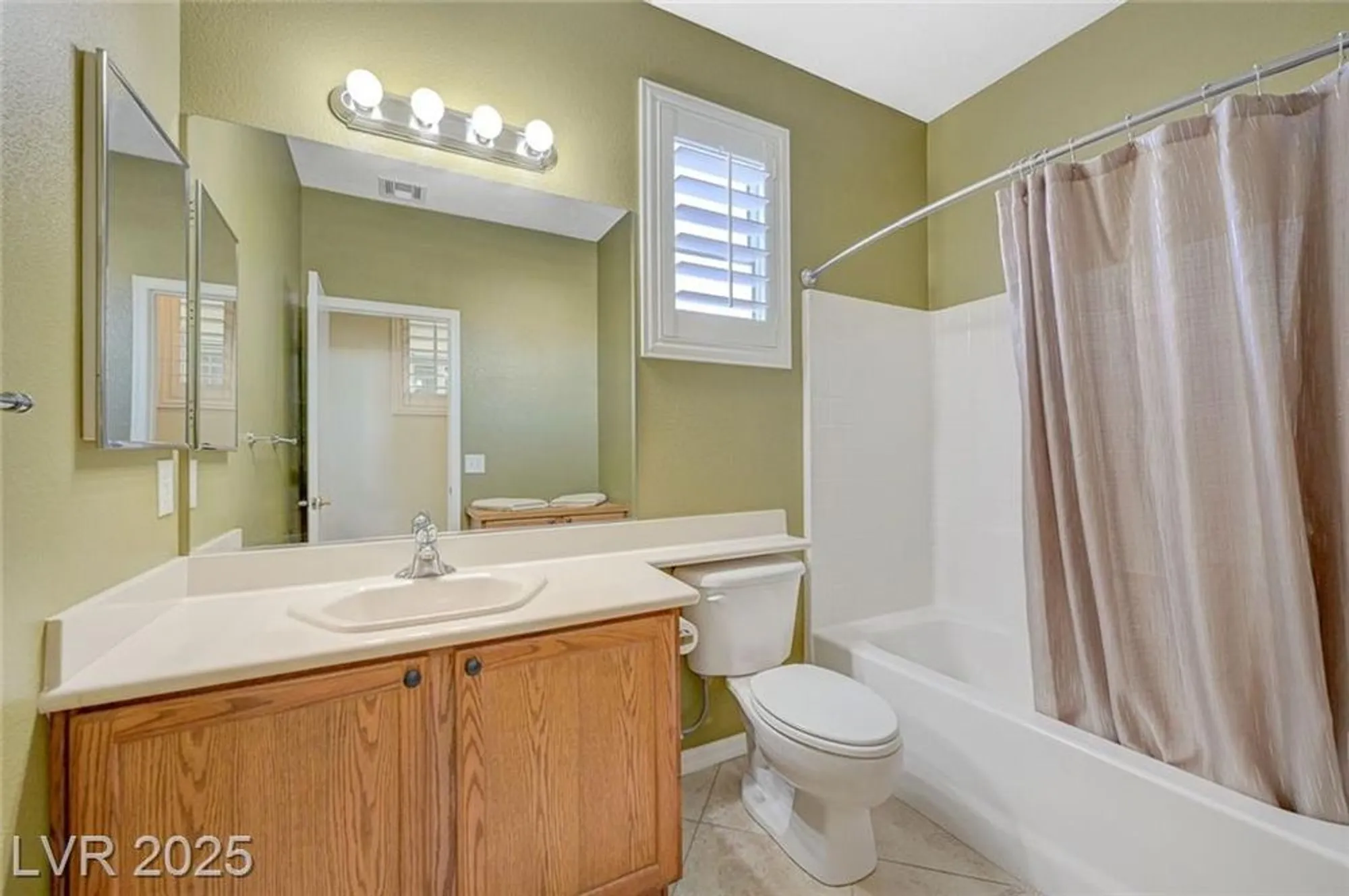 Property Slideshow image 25 of 72 | 4956 momenti st, Las Vegas, NV, 89135