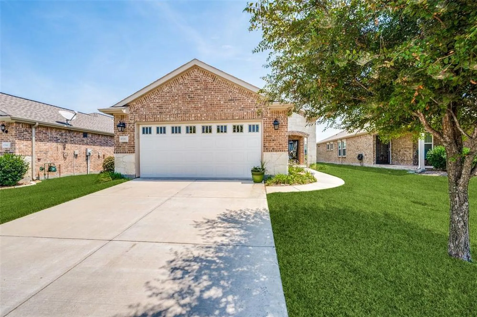 Property Slideshow image 10 of 40 | 6726 hickory creek dr, Frisco, TX, 75036