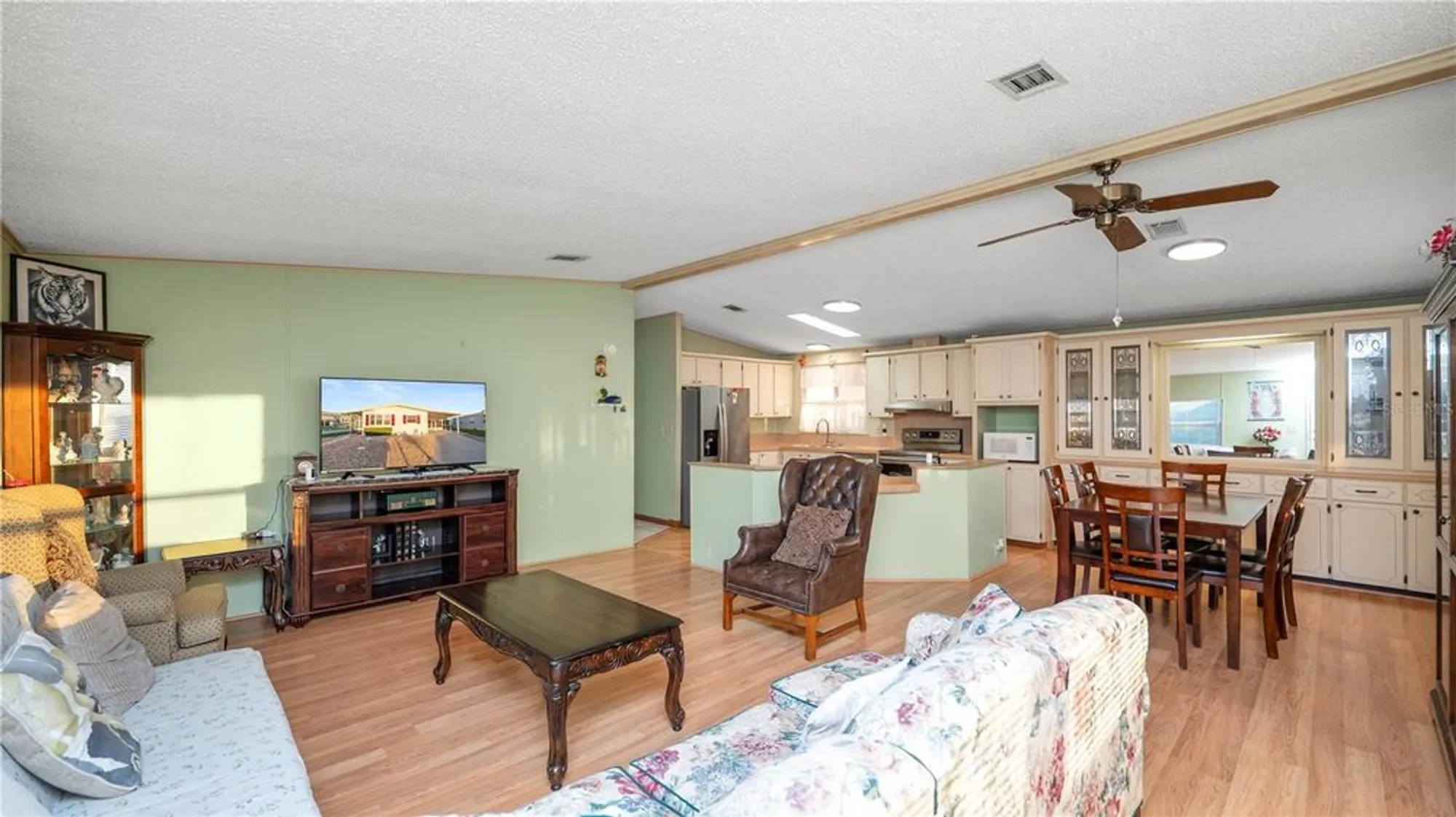 Property Slideshow image 20 of 47 | 5027 forest crest dr, Lakeland, FL, 33810