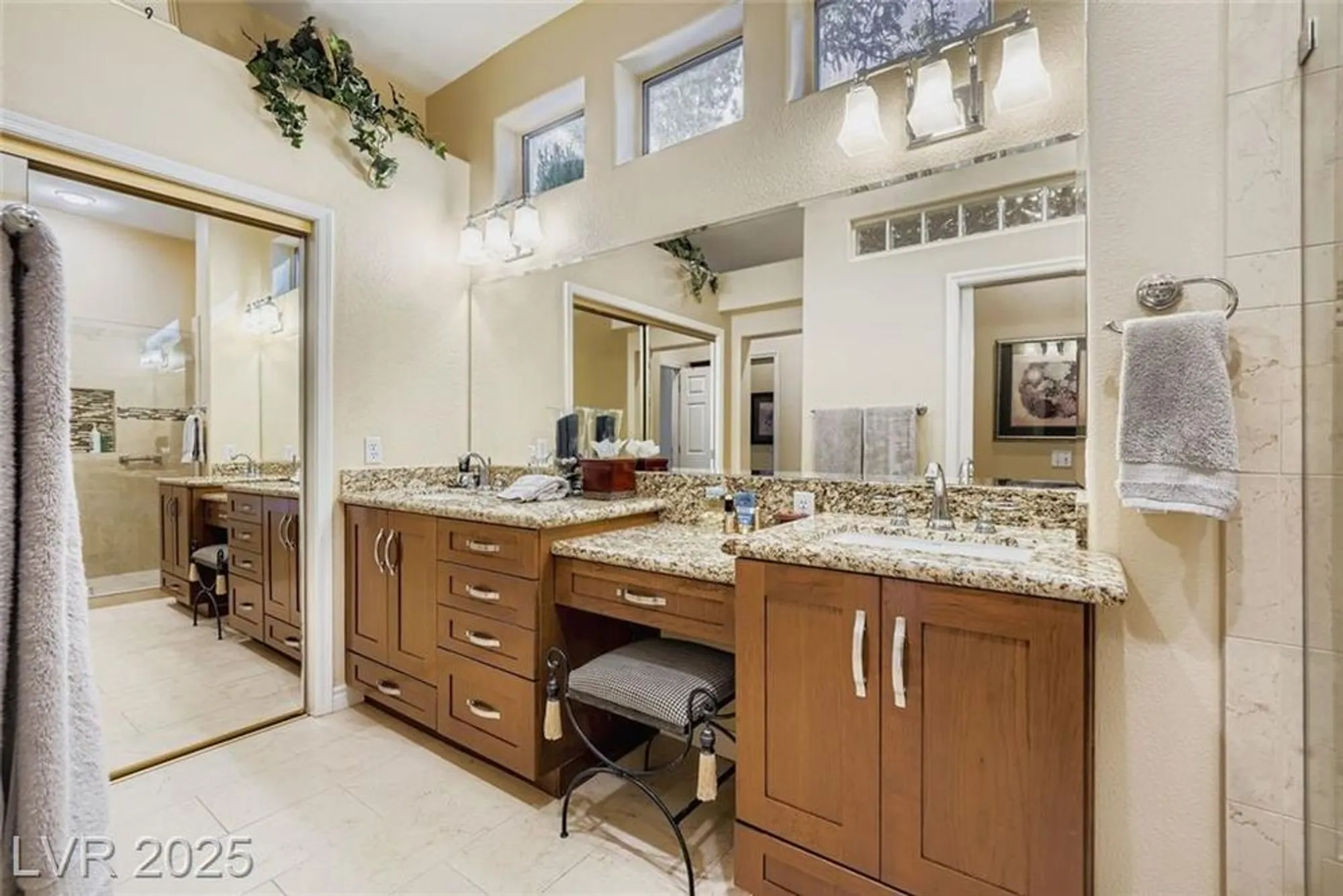 Property Slideshow image 18 of 28 | 10737 shackleton dr, Las Vegas, NV, 89134