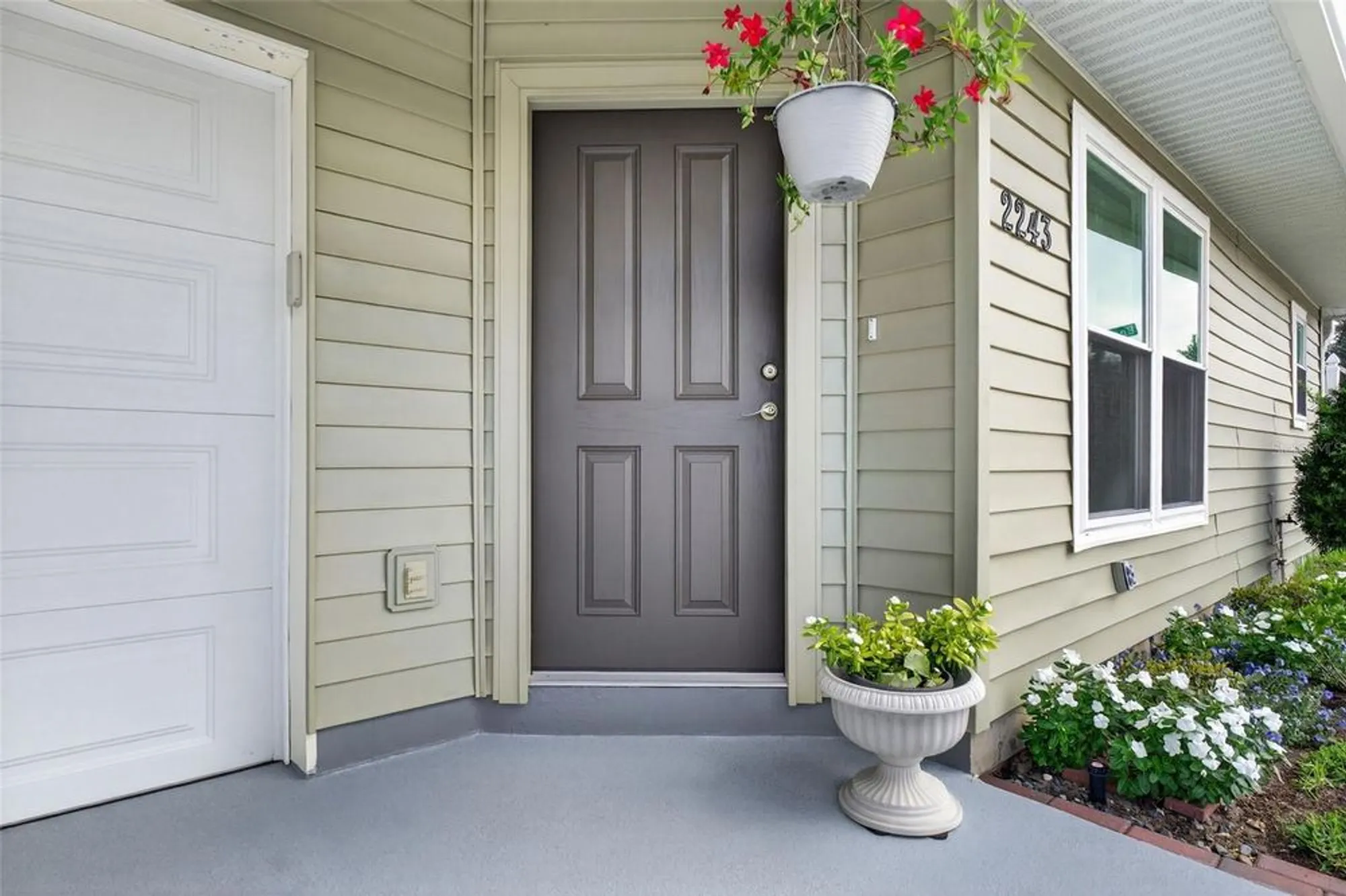 Property Slideshow image 2 of 42 | 2243 sea island cir, Lakeland, FL, 33810