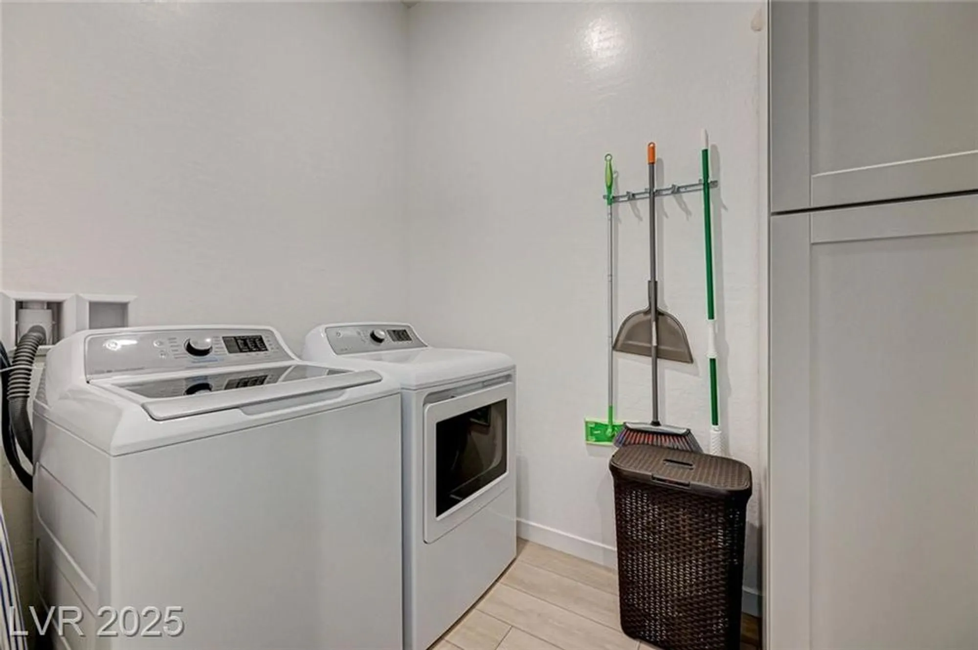 Property Slideshow image 35 of 67 | 912 allister fields ln, Las Vegas, NV, 89138