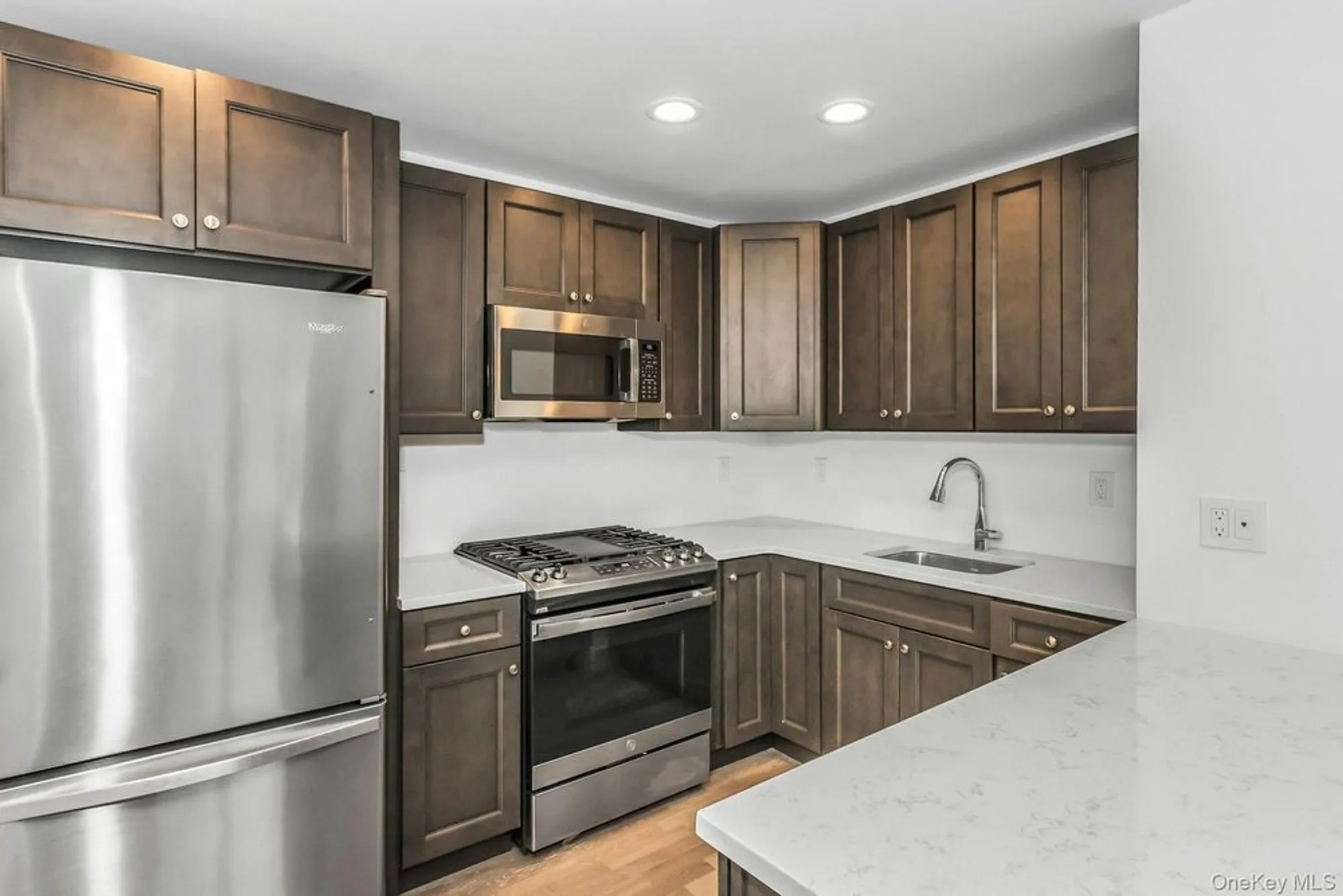 Property Slideshow image 6 of 19 | 512 breton way, Glen Cove, NY, 11542