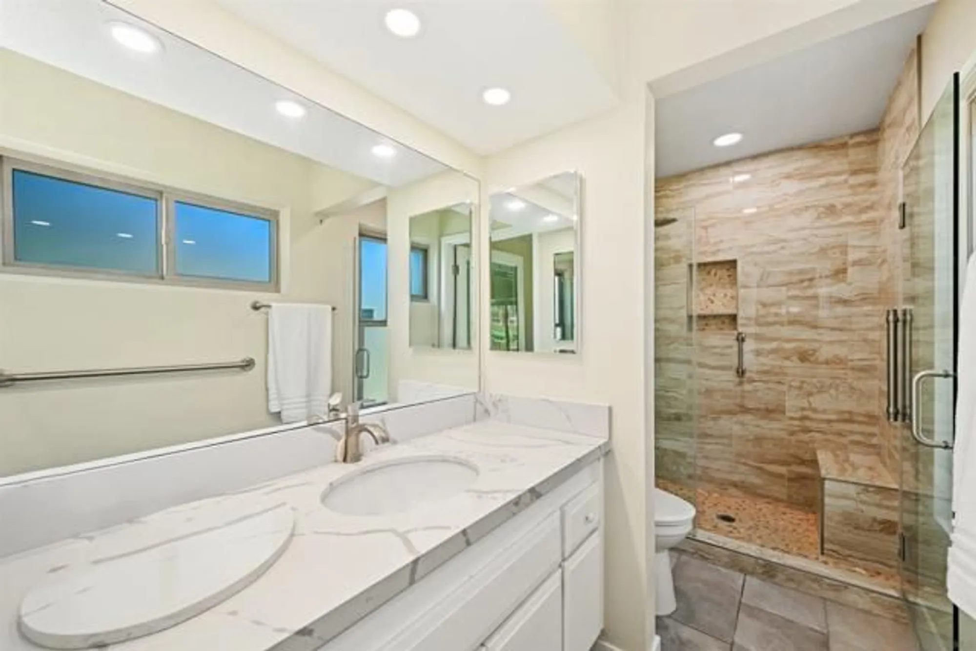 Property Slideshow image 10 of 18 | 12977 camino emparrado, San Diego, CA, 92128