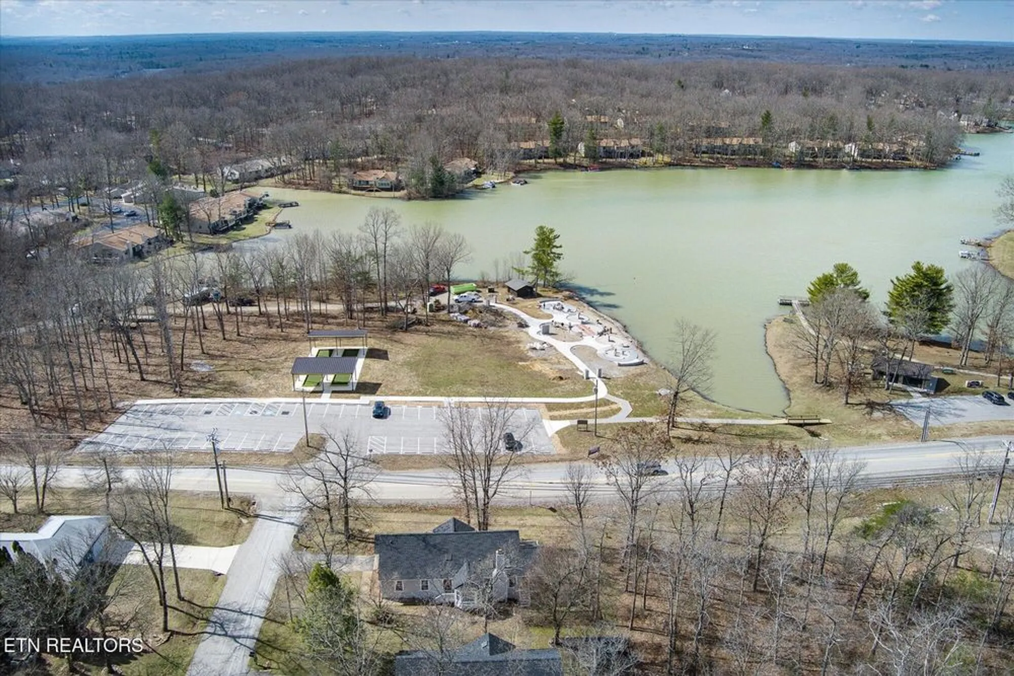 Property Slideshow image 12 of 48 | 112 gilford ter, Crossville, TN, 38558