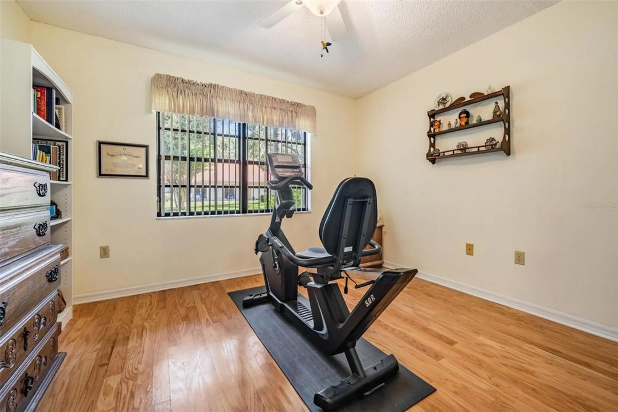 Property Slideshow image 22 of 35 | 2020 lakeview dr 102, Clearwater, FL, 33763