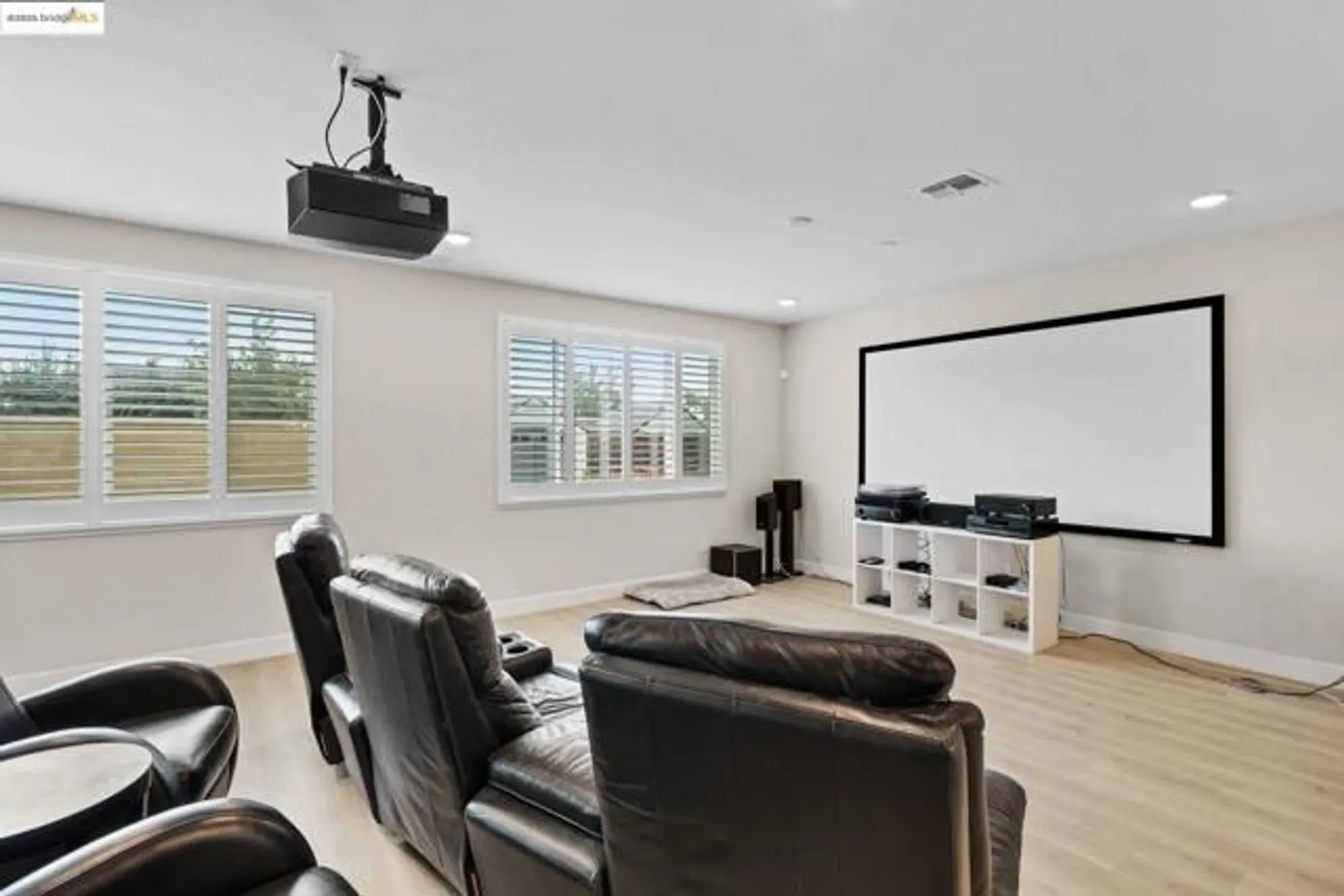 Property Slideshow image 8 of 22 | 1052 camborne dr, Manteca, CA, 95336