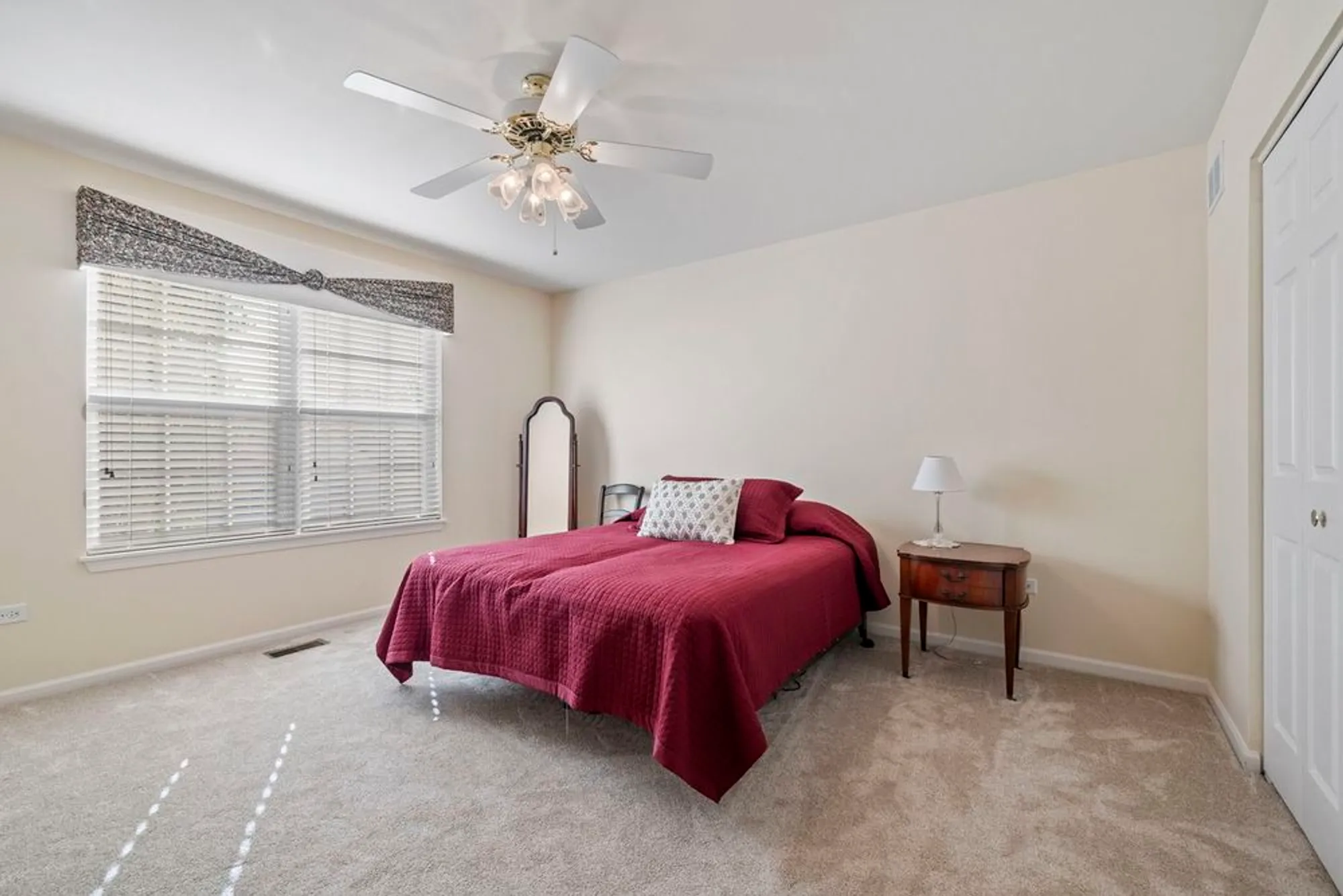 Property Slideshow image 21 of 28 | 16415 grandwood lake dr, Crest Hill, IL, 60403