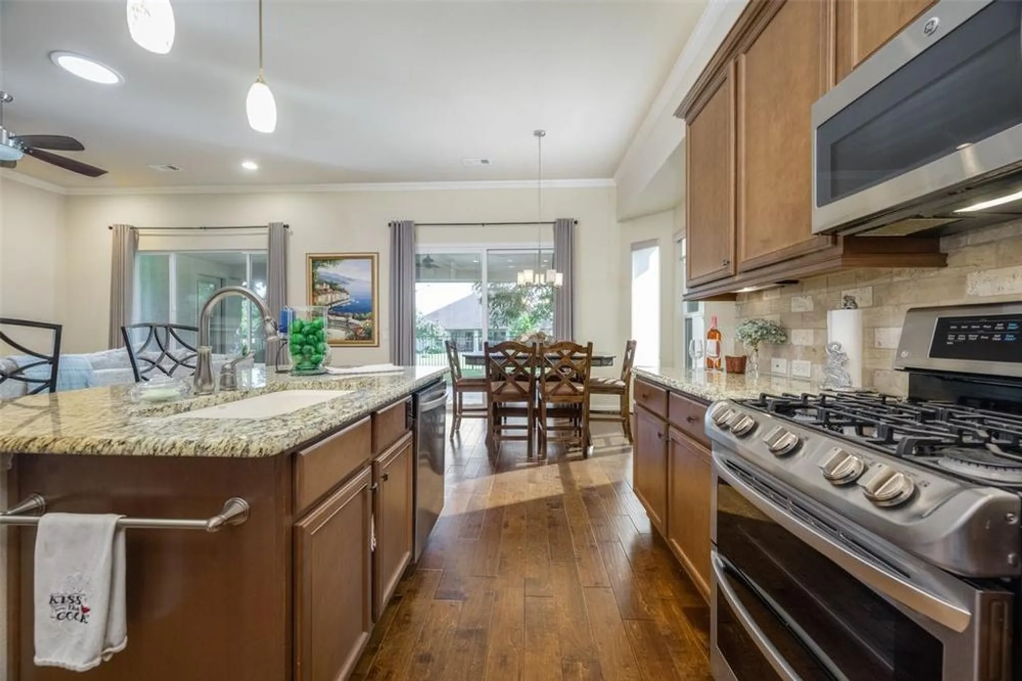 Property Slideshow image 17 of 39 | 11800 southerland dr, Denton, TX, 76207