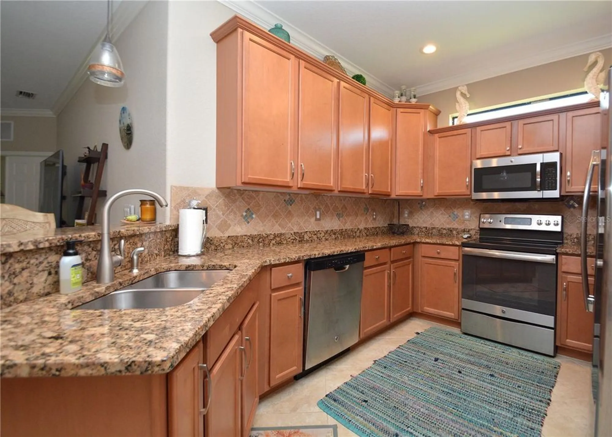 Property Slideshow image 5 of 29 | 6740 willowshire way, Bradenton, FL, 34212