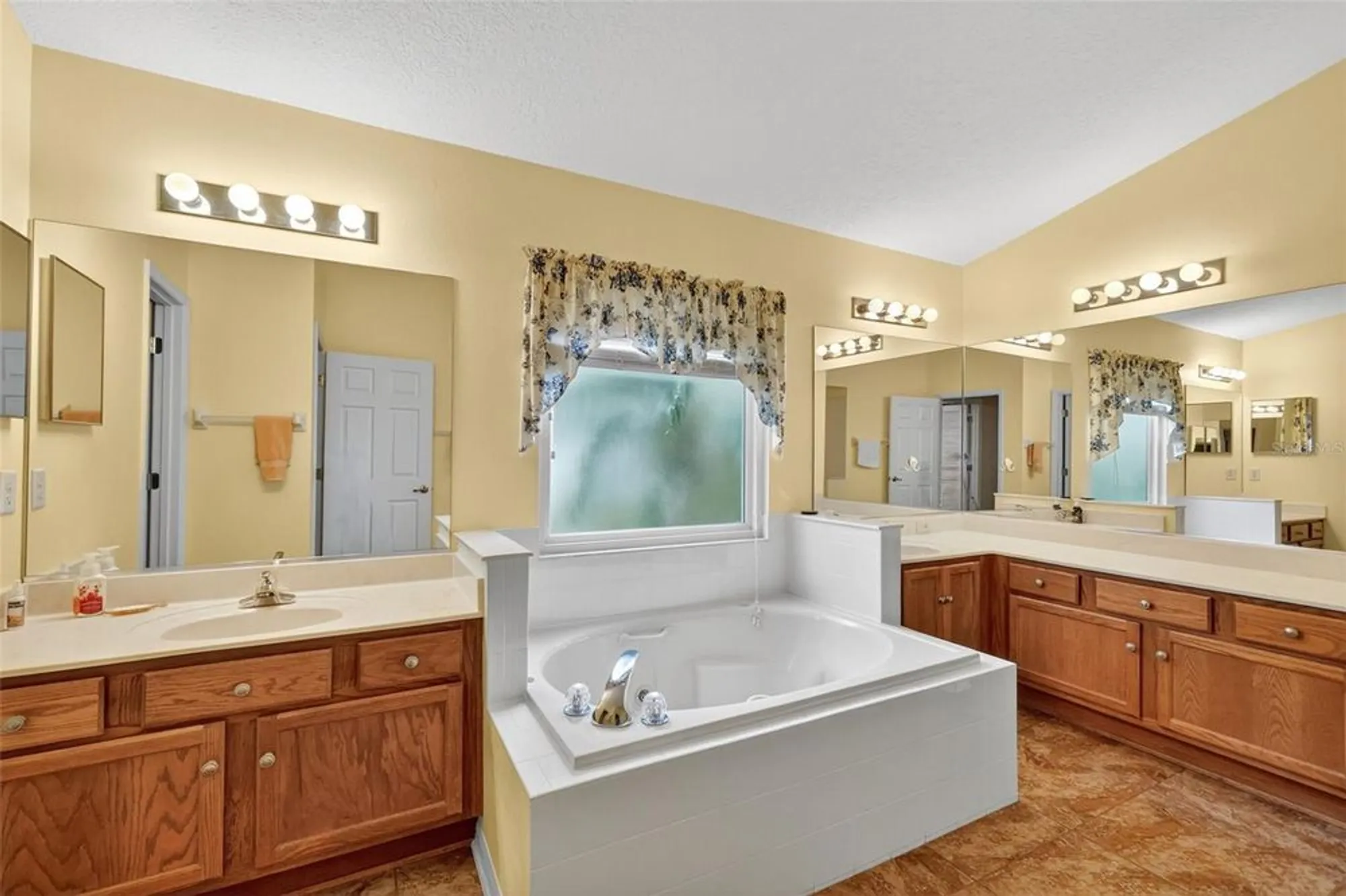 Property Slideshow image 20 of 41 | 4822 sawgrass lake cir, Leesburg, FL, 34748