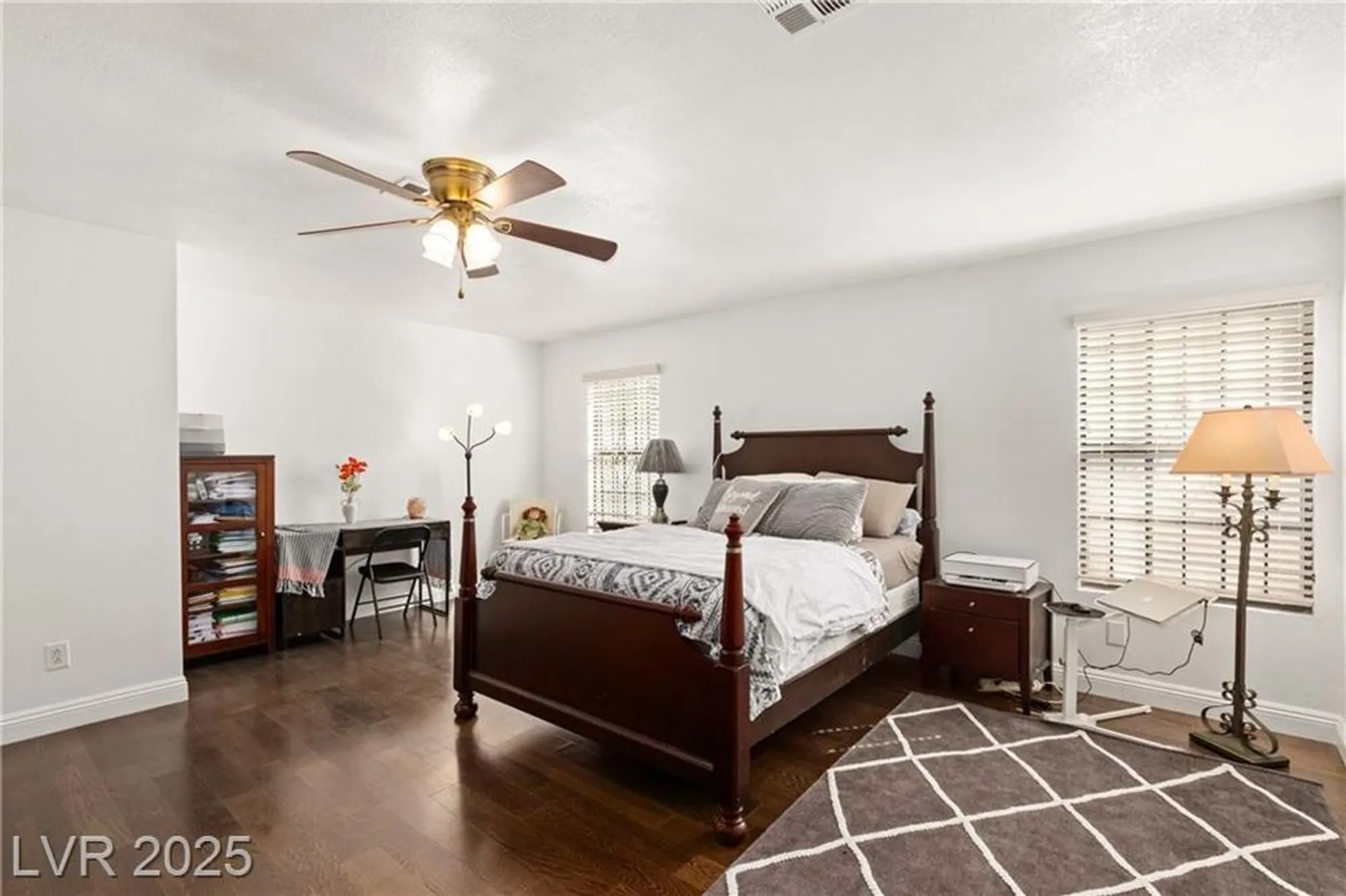 Property Slideshow image 19 of 47 | 5553 singing hills dr, Las Vegas, NV, 89130