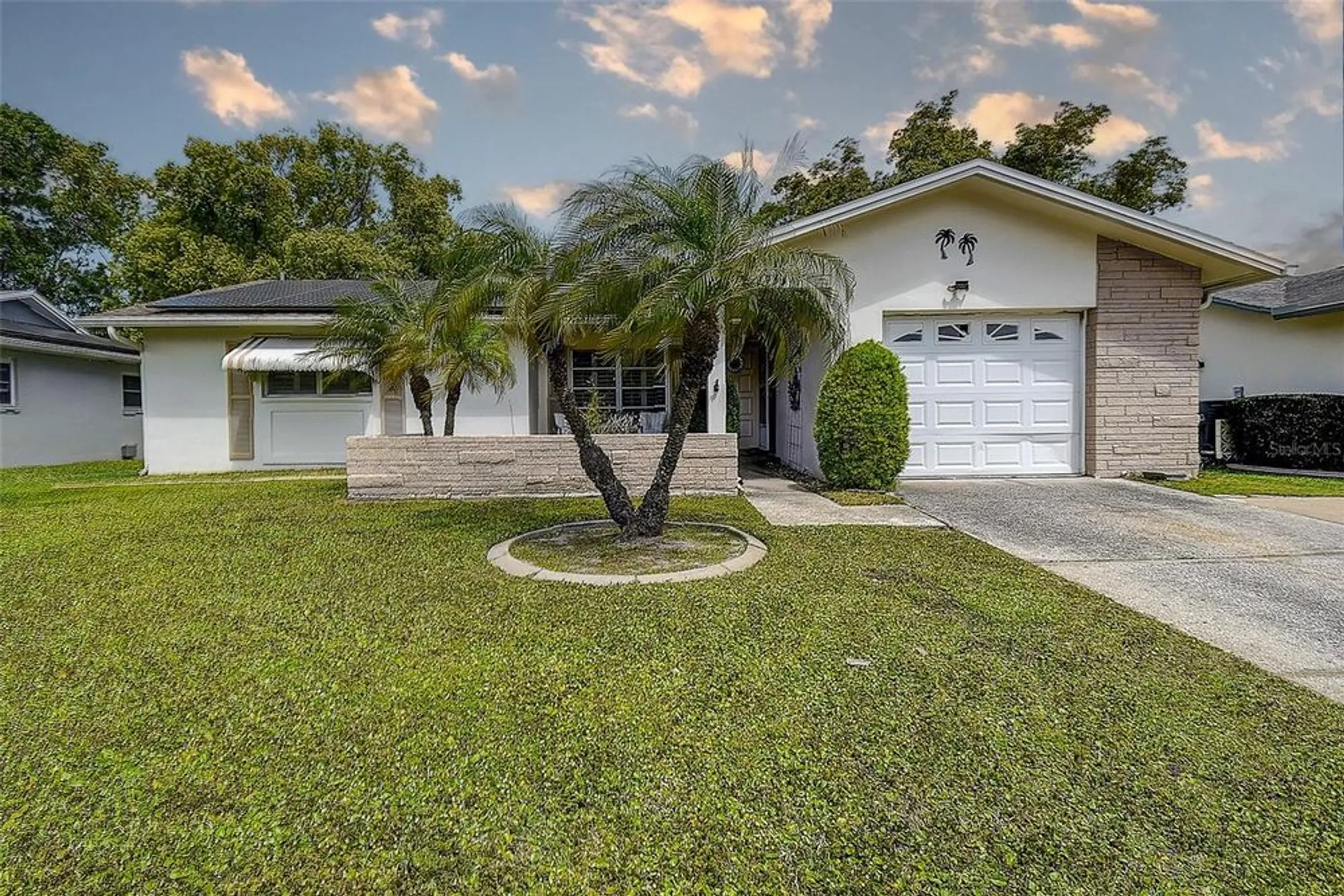 Property Slideshow image 3 of 36 | 2955 briar cliff dr, Palm Harbor, FL, 34684