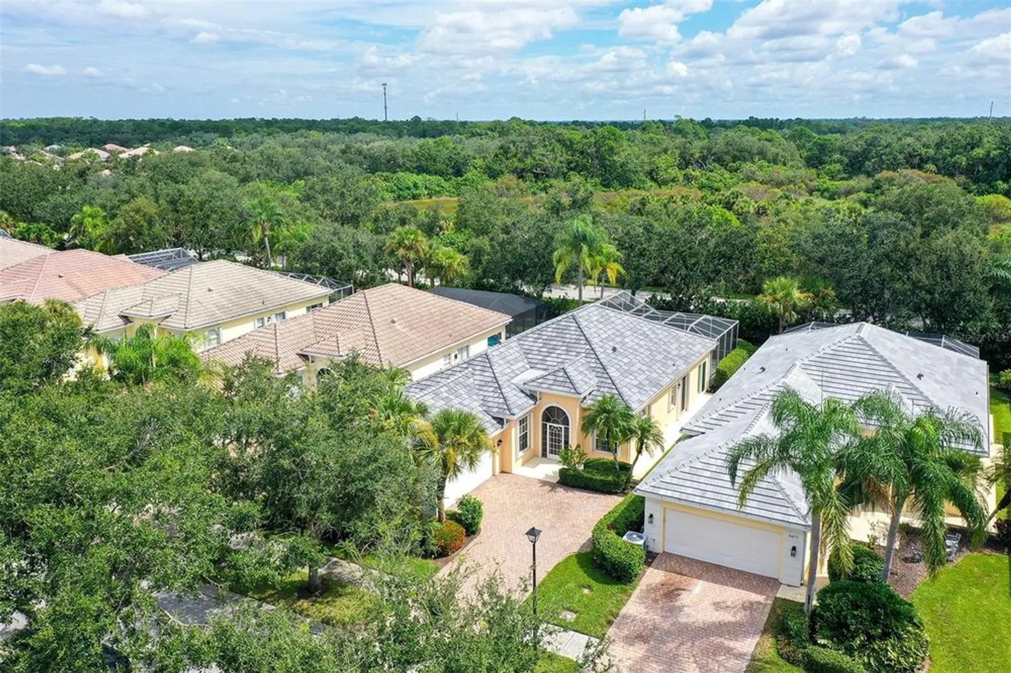 Property Slideshow image 15 of 100 | 5679 ferrara dr, Sarasota, FL, 34238