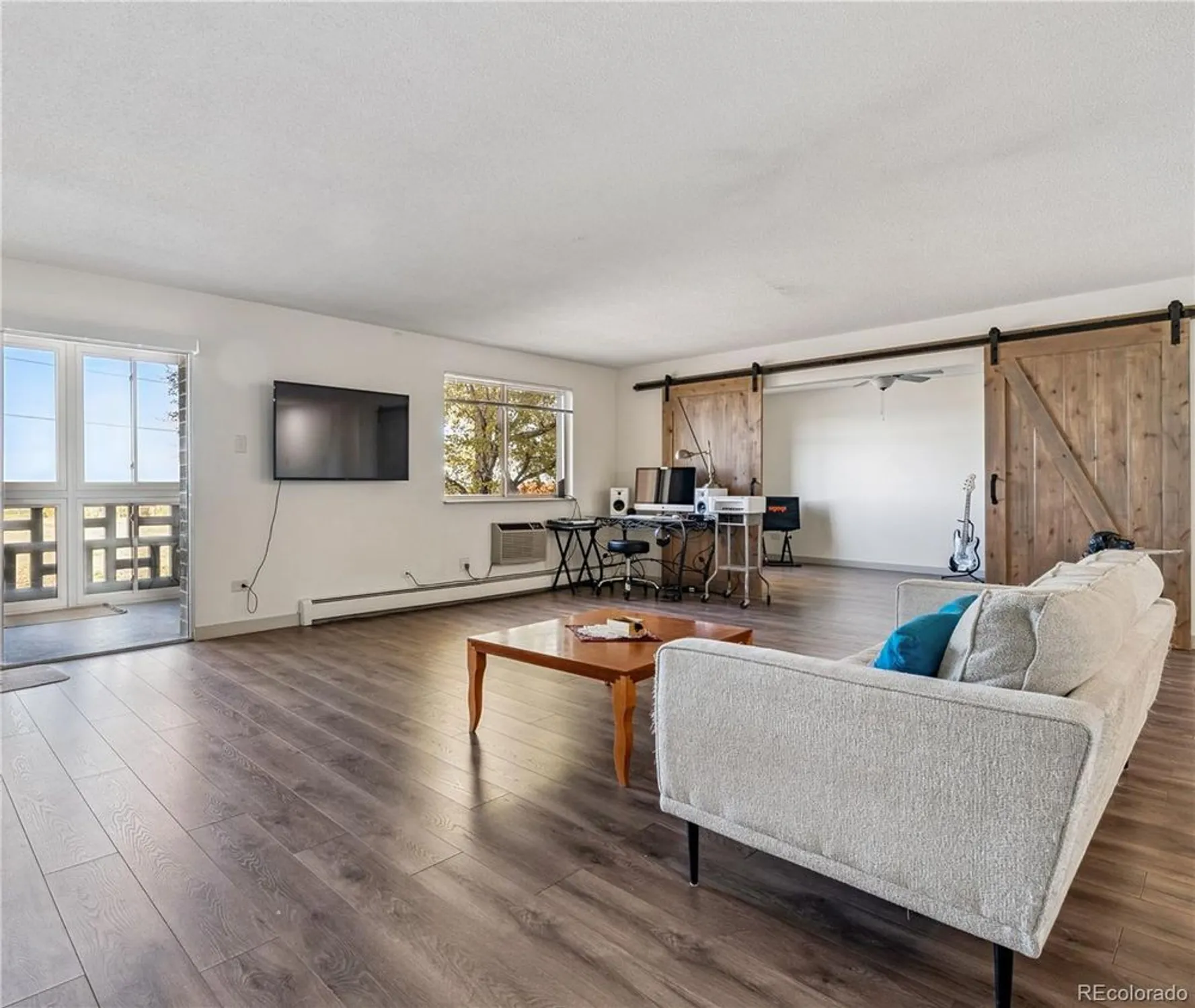 Property Slideshow image 2 of 49 | 300 s clinton st 8c, Denver, CO, 80247