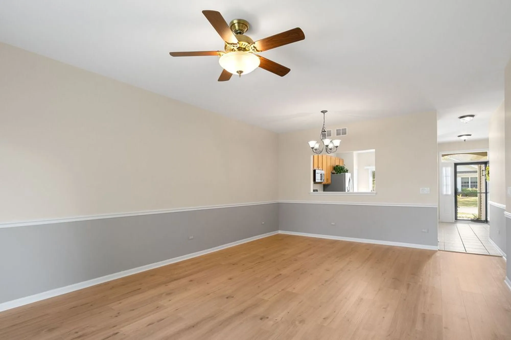 Property Slideshow image 14 of 32 | 272 enfield ln, Grayslake, IL, 60030