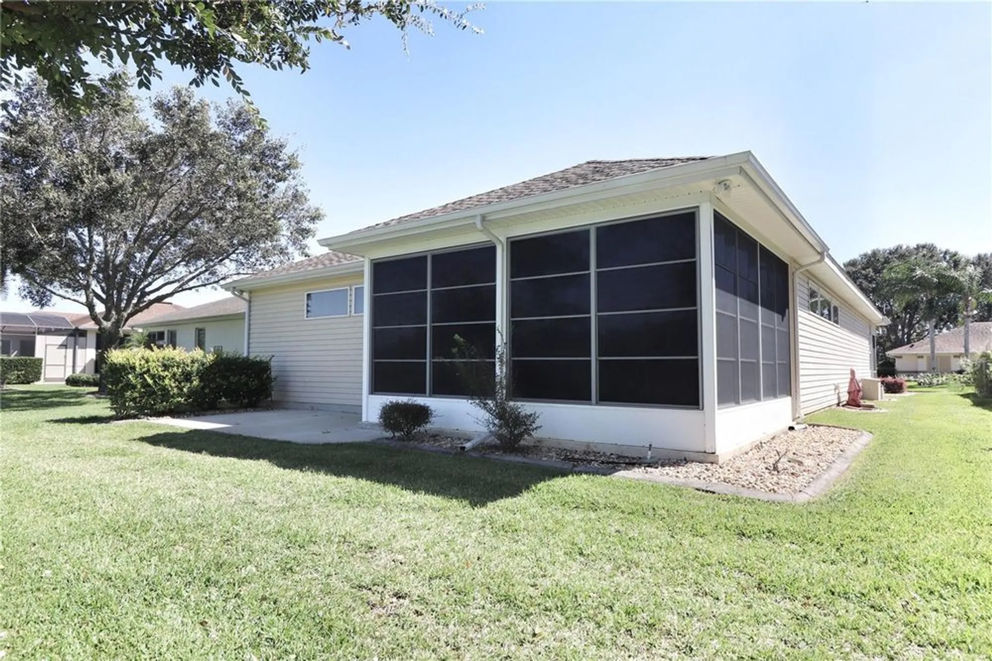 Property Slideshow image 23 of 42 | 5433 sir churchill dr, Leesburg, FL, 34748