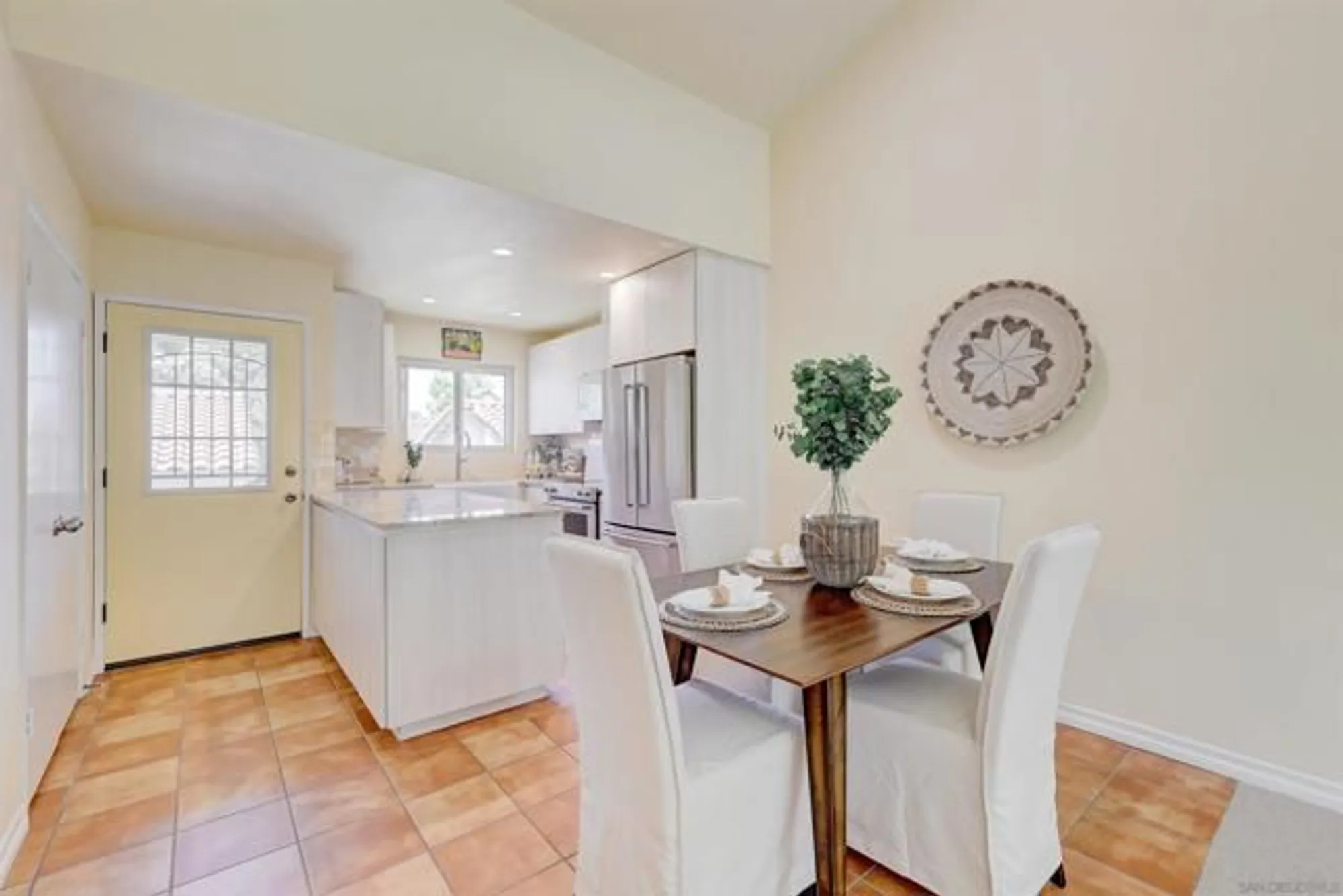 Property Slideshow image 7 of 48 | 1982 fairlee dr, Encinitas, CA, 92024