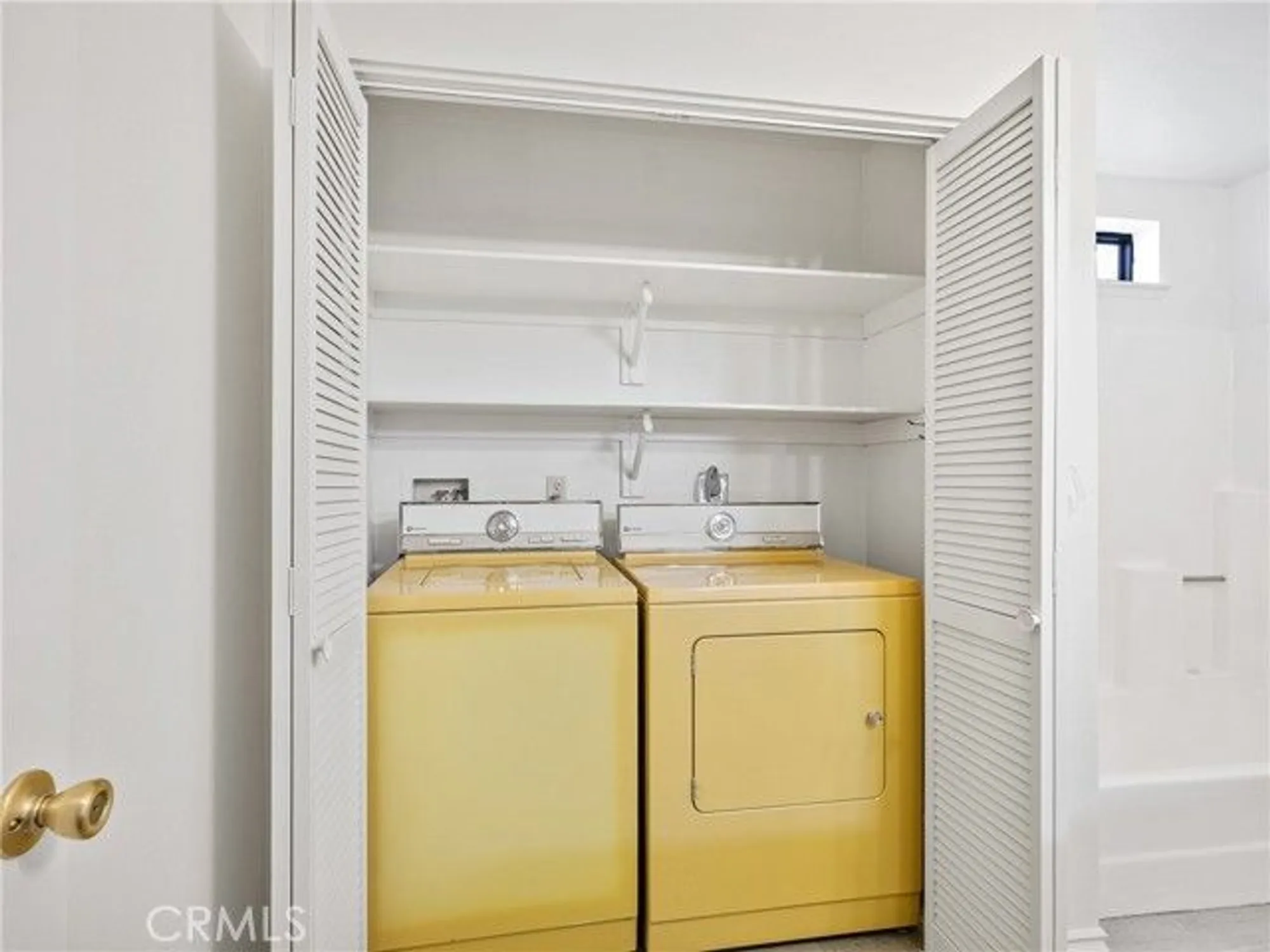 Property Slideshow image 13 of 37 | 19246 pine way, Apple Valley, CA, 92308