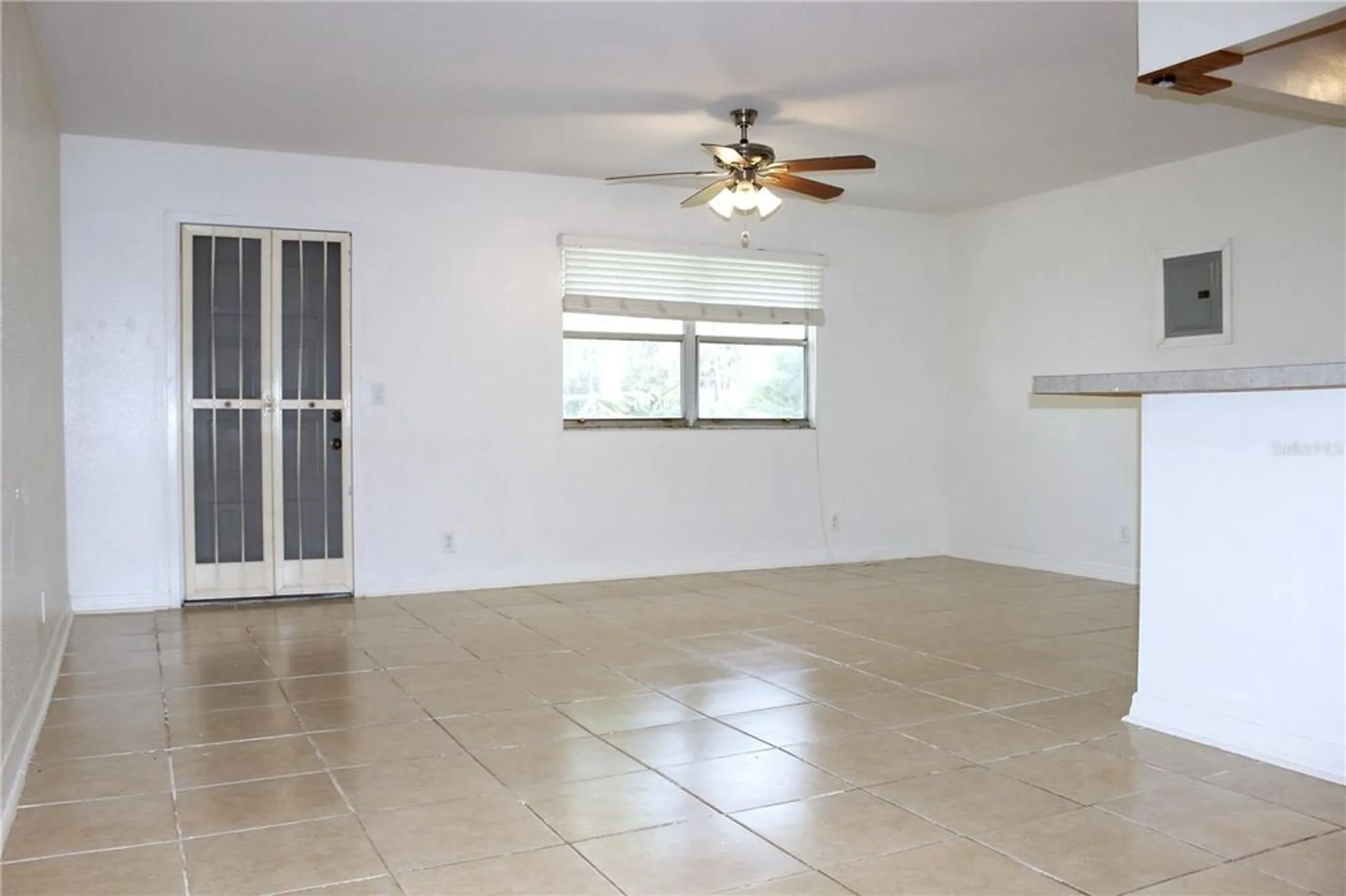 Property Slideshow image 7 of 40 | 101 cambridge trl apt 194, Sun City Center, FL, 33573
