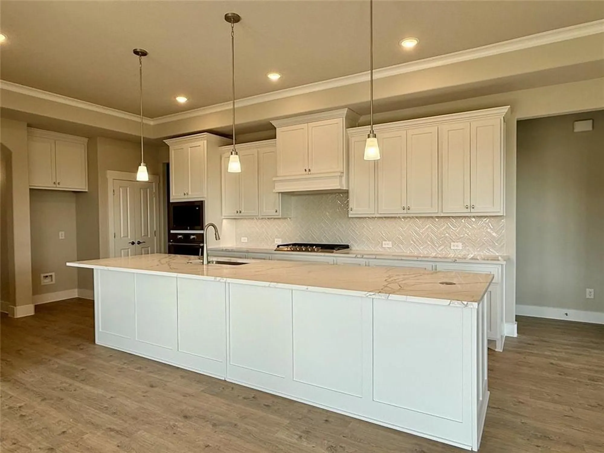 Property Slideshow image 4 of 10 | 2512 nueva way, Mansfield, TX, 76063