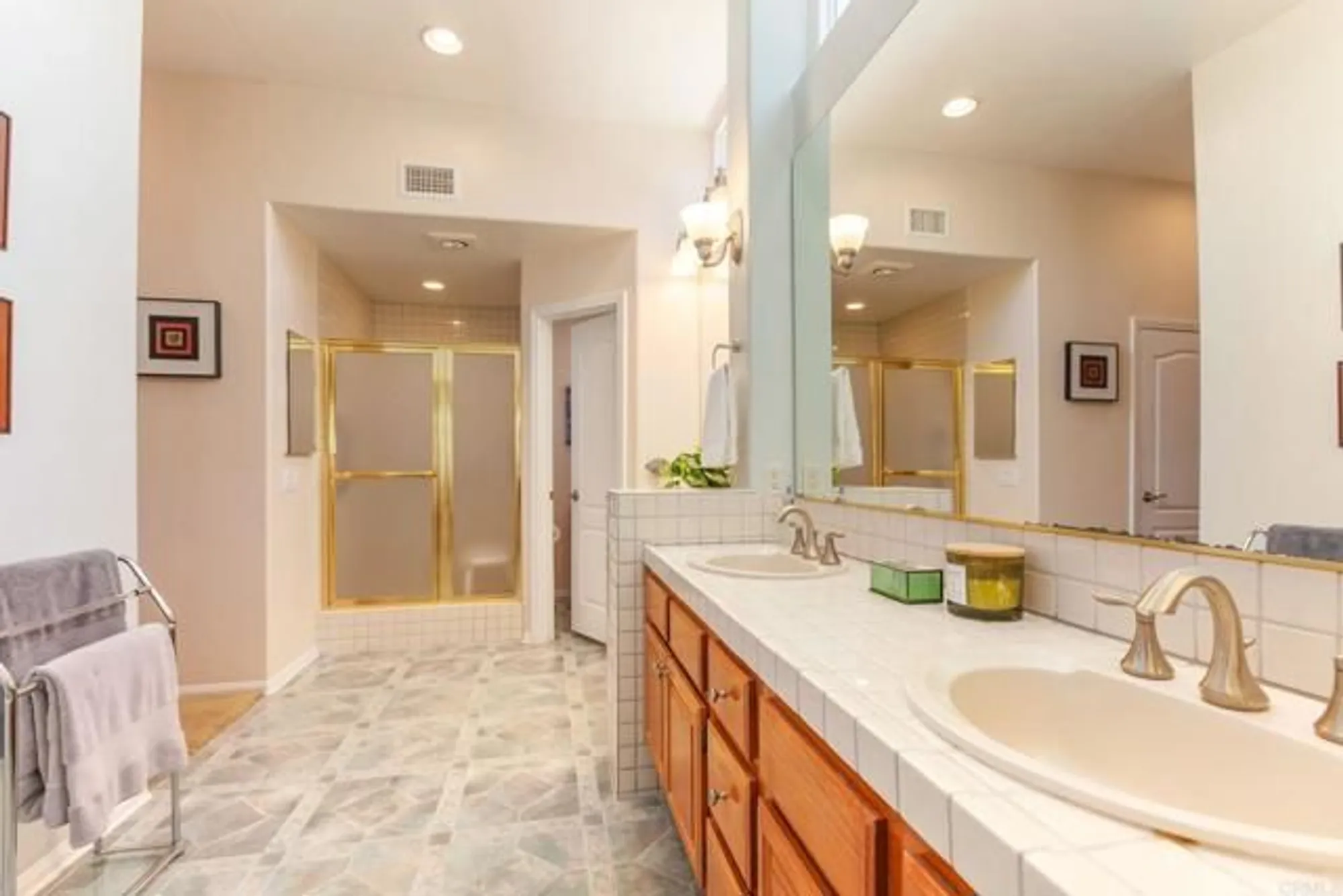 Property Slideshow image 19 of 33 | 1911 la subida way, San Marcos, CA, 92078