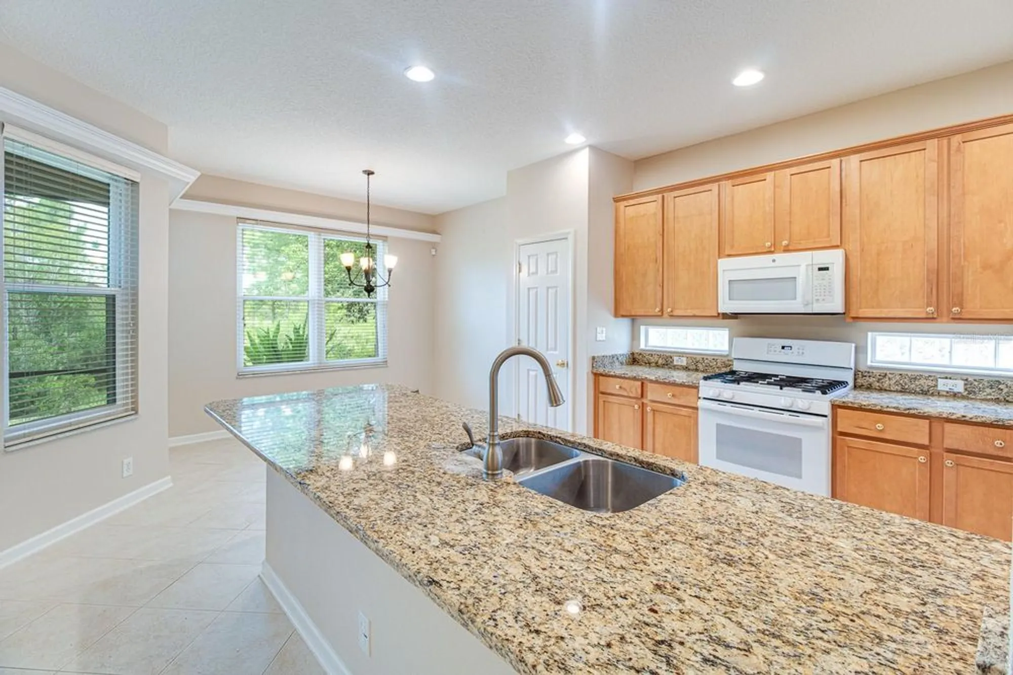 Property Slideshow image 9 of 46 | 1018 heron point cir, Deland, FL, 32724