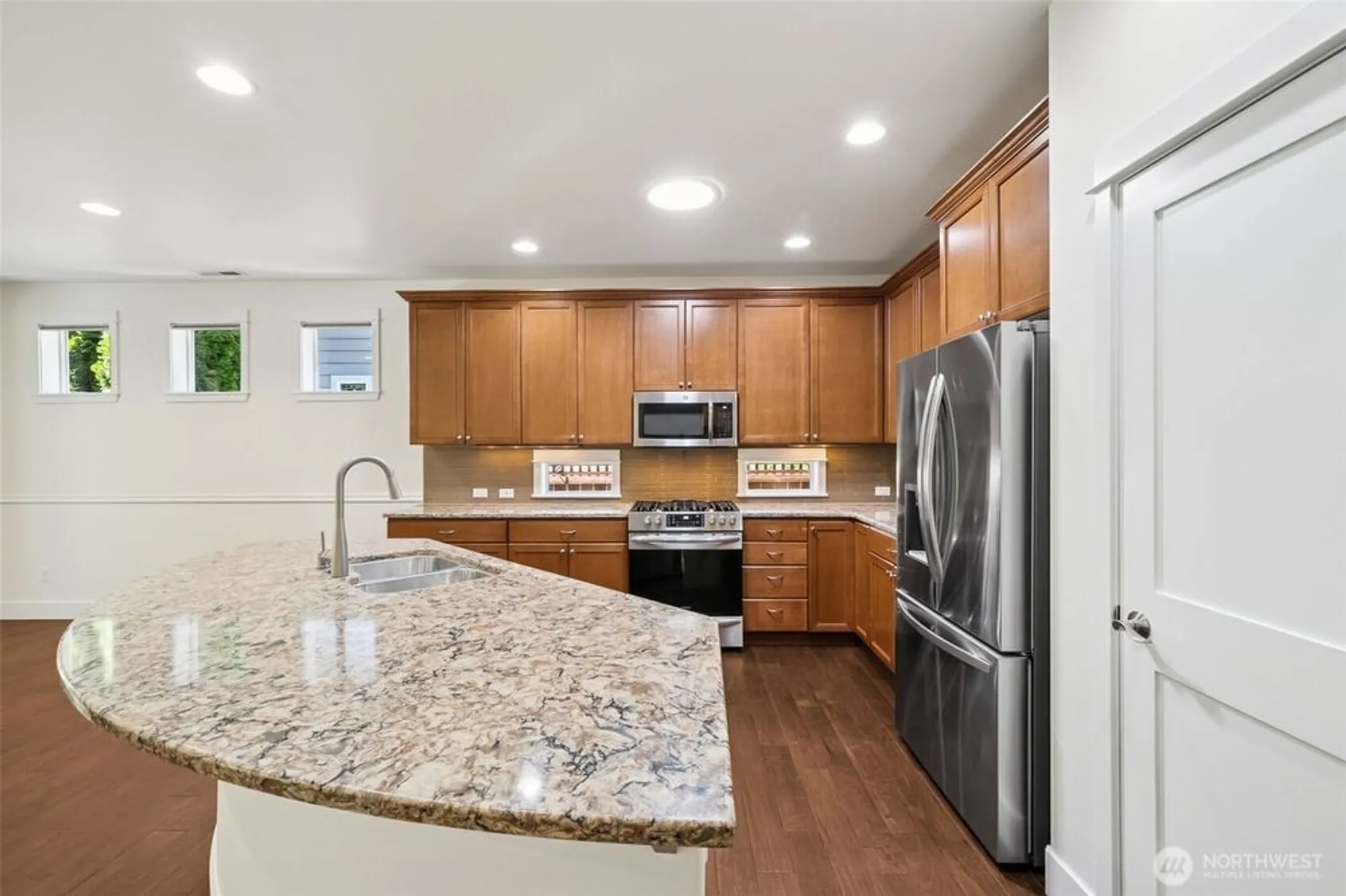 Property Slideshow image 13 of 35 | 14714 knoll park ct, Bonney Lake, WA, 98391