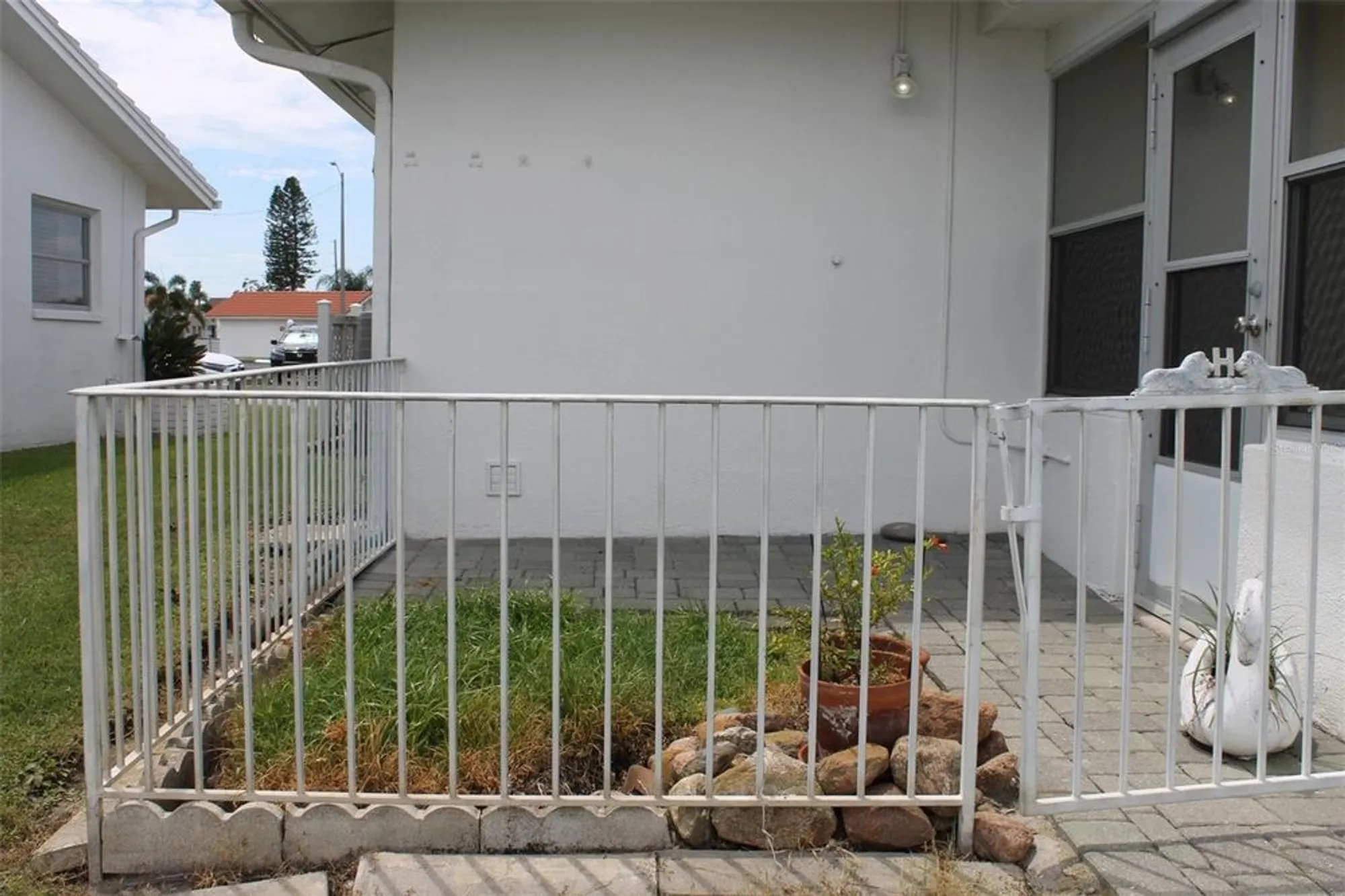 Property Slideshow image 12 of 50 | 9665 mainlands blvd, Pinellas Park, FL, 33782