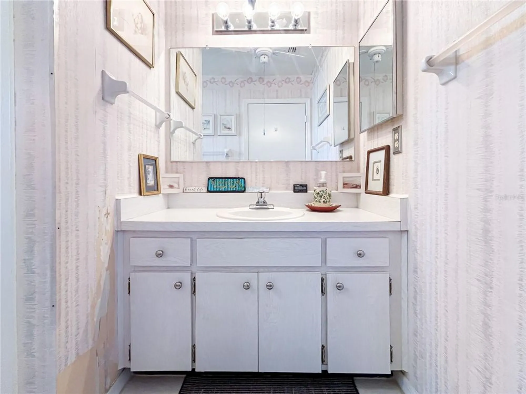 Property Slideshow image 23 of 41 | 1308 bluewater dr, Sun City Center, FL, 33573