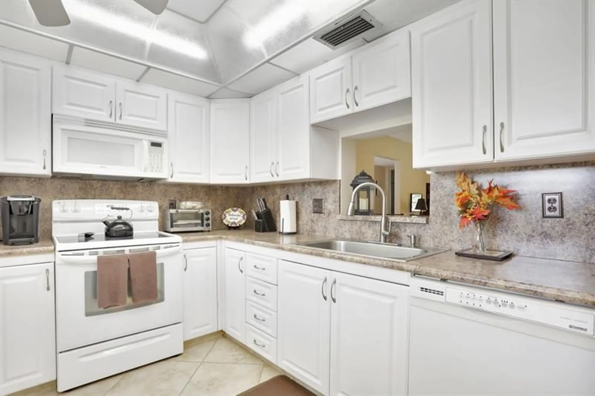 Property Slideshow image 5 of 65 | 3202 portofino pt b2, Coconut Creek, FL, 33066